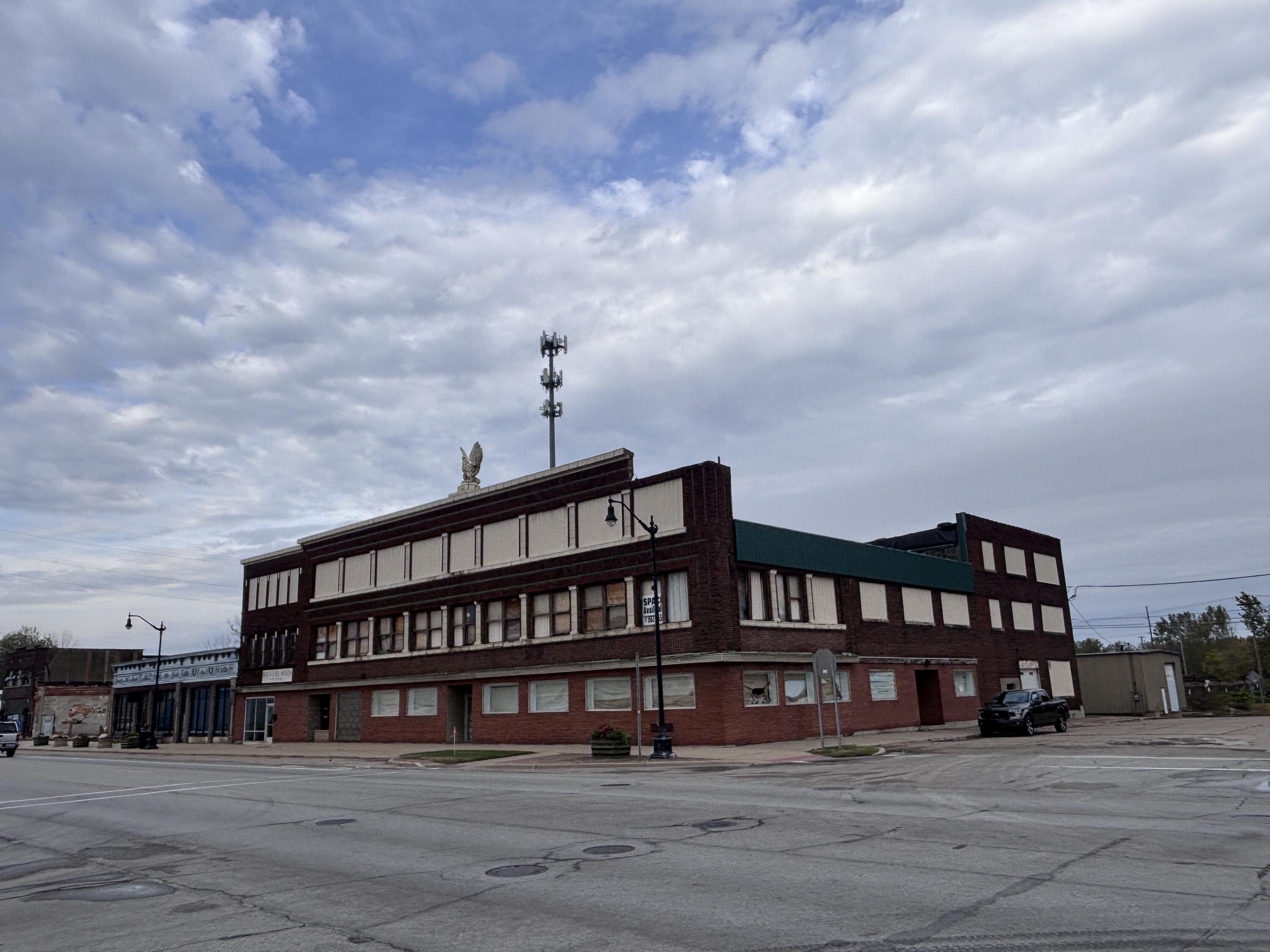 205 W Main Street — photo