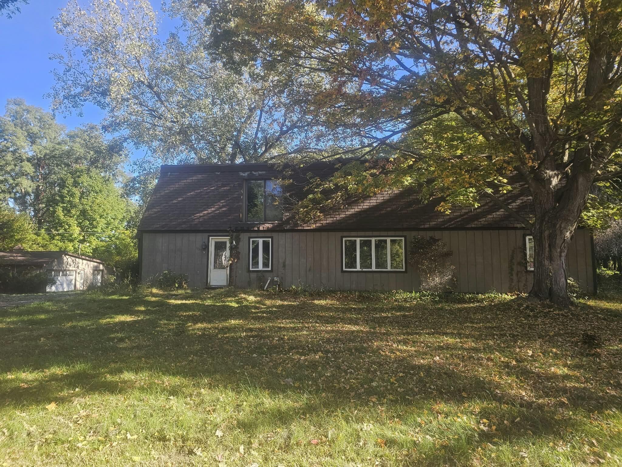 1589 Fairview Highway — photo