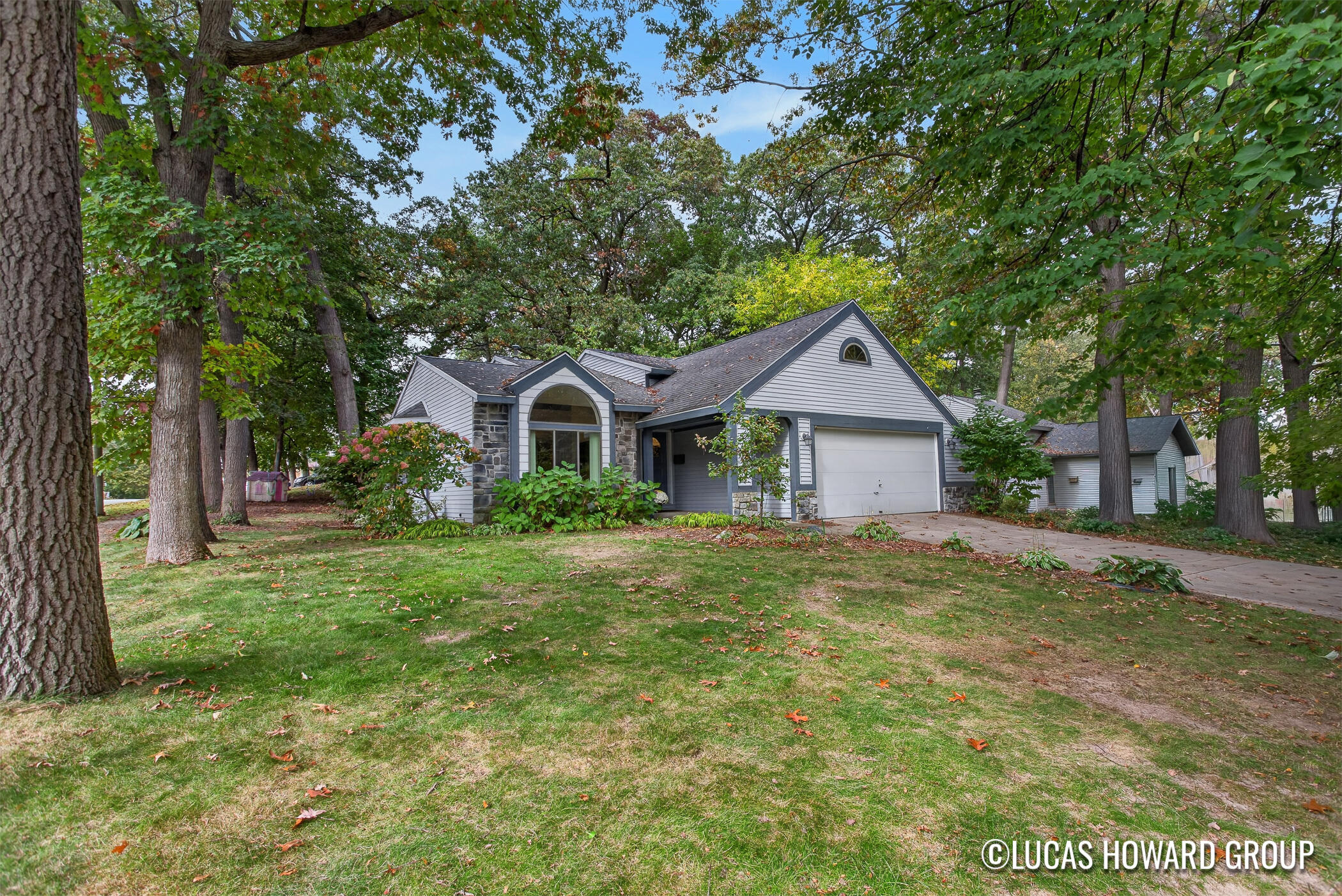 1351 Gladstone Drive SE — photo
