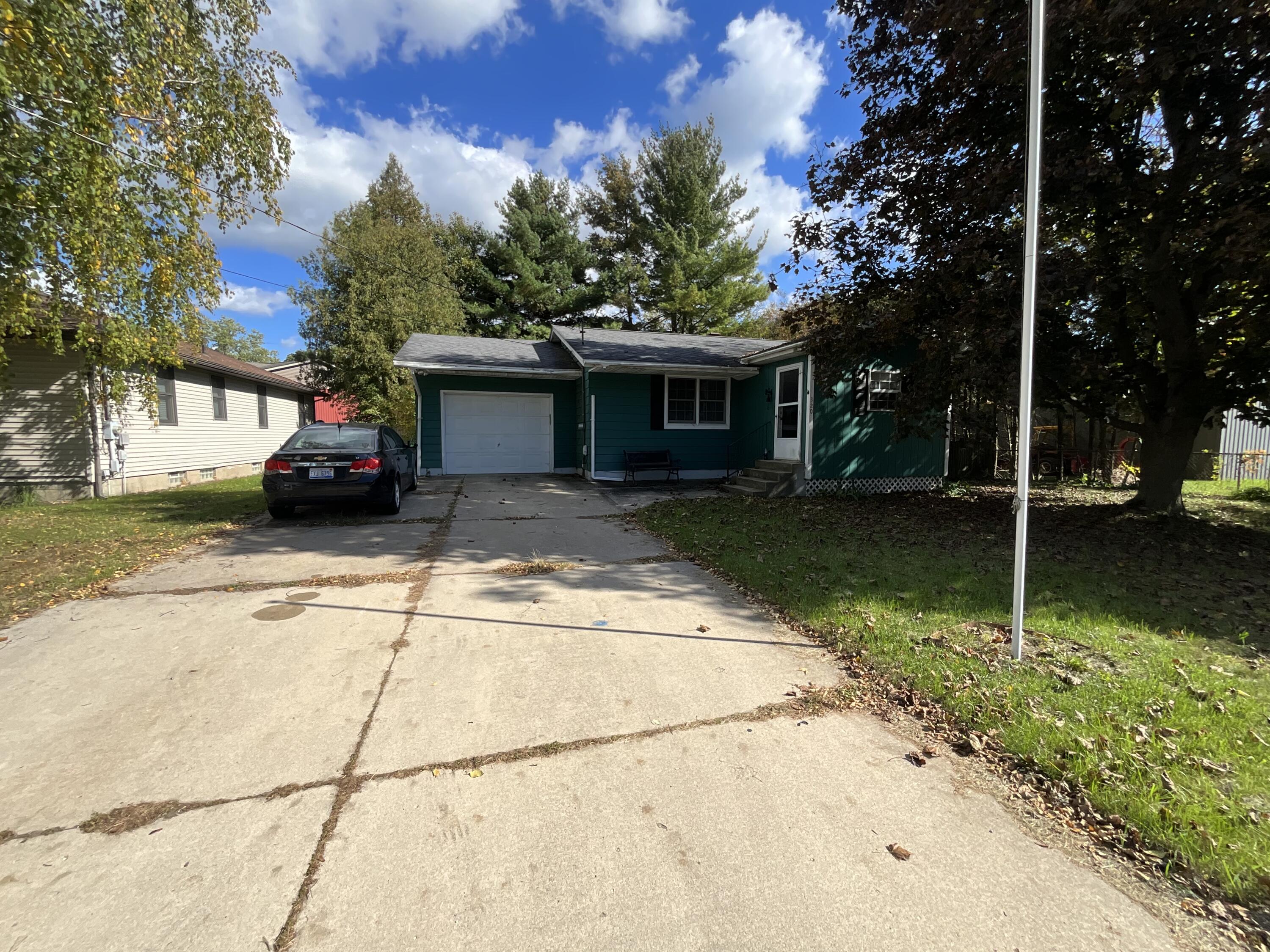 320 Doris Street — photo