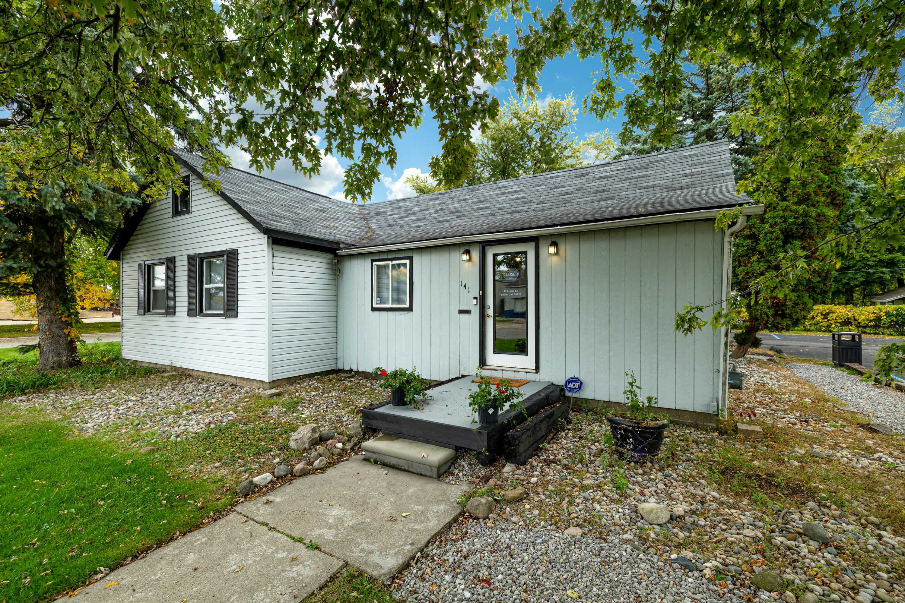 141 Ecorse Road — photo