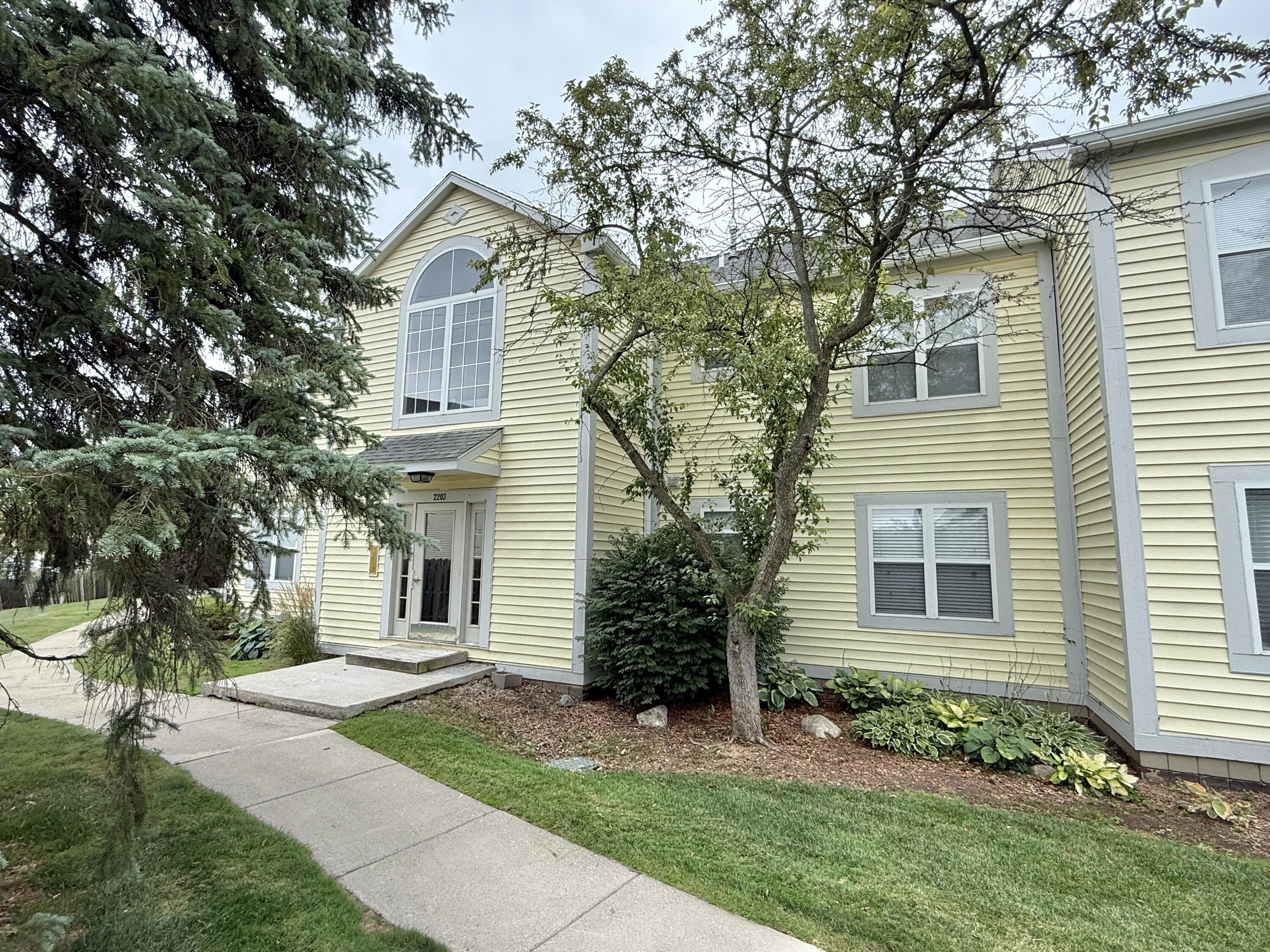 2203 S Huron Parkway S Unit 4 — photo