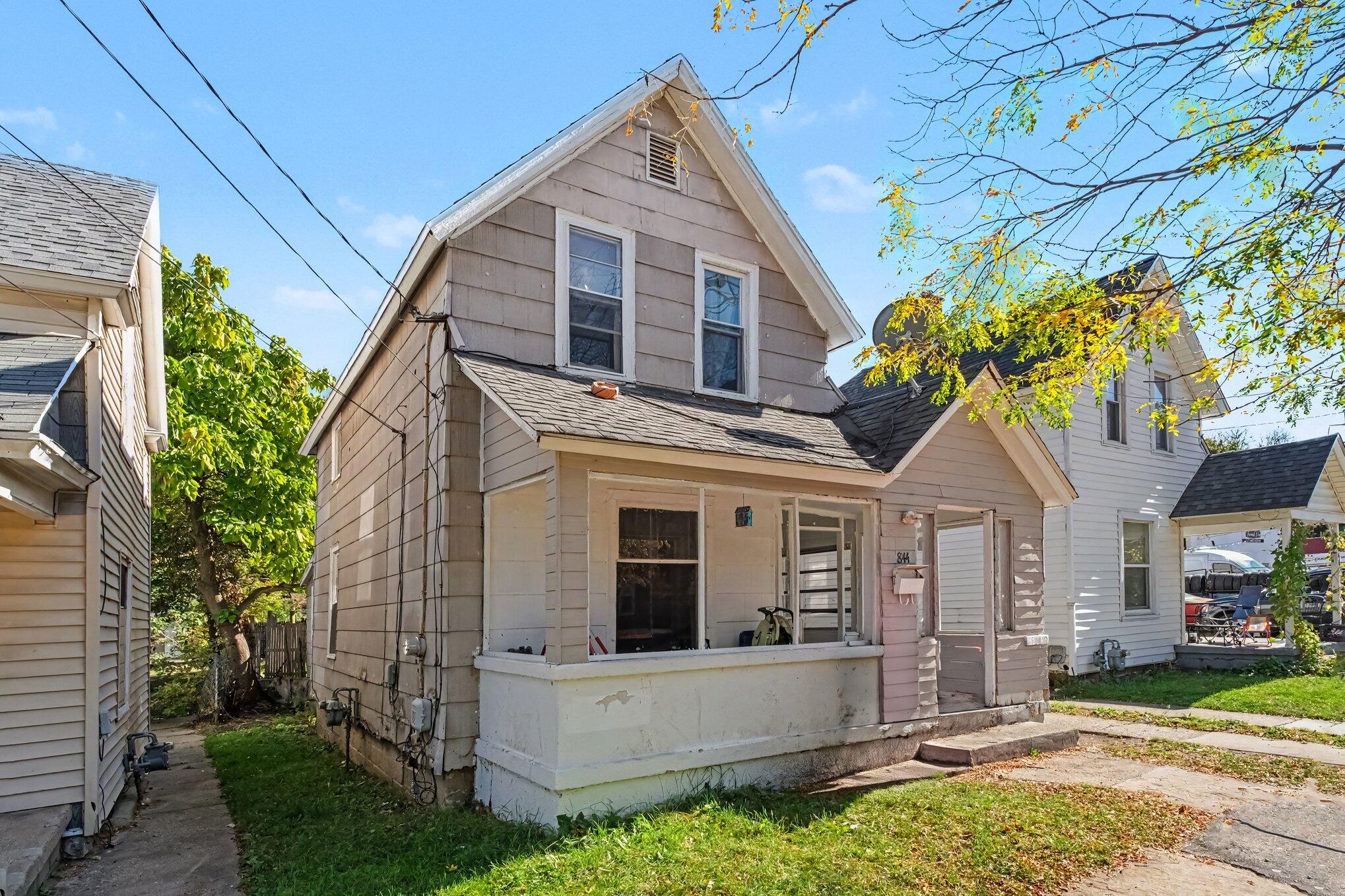 844 Lafayette Avenue NE — photo