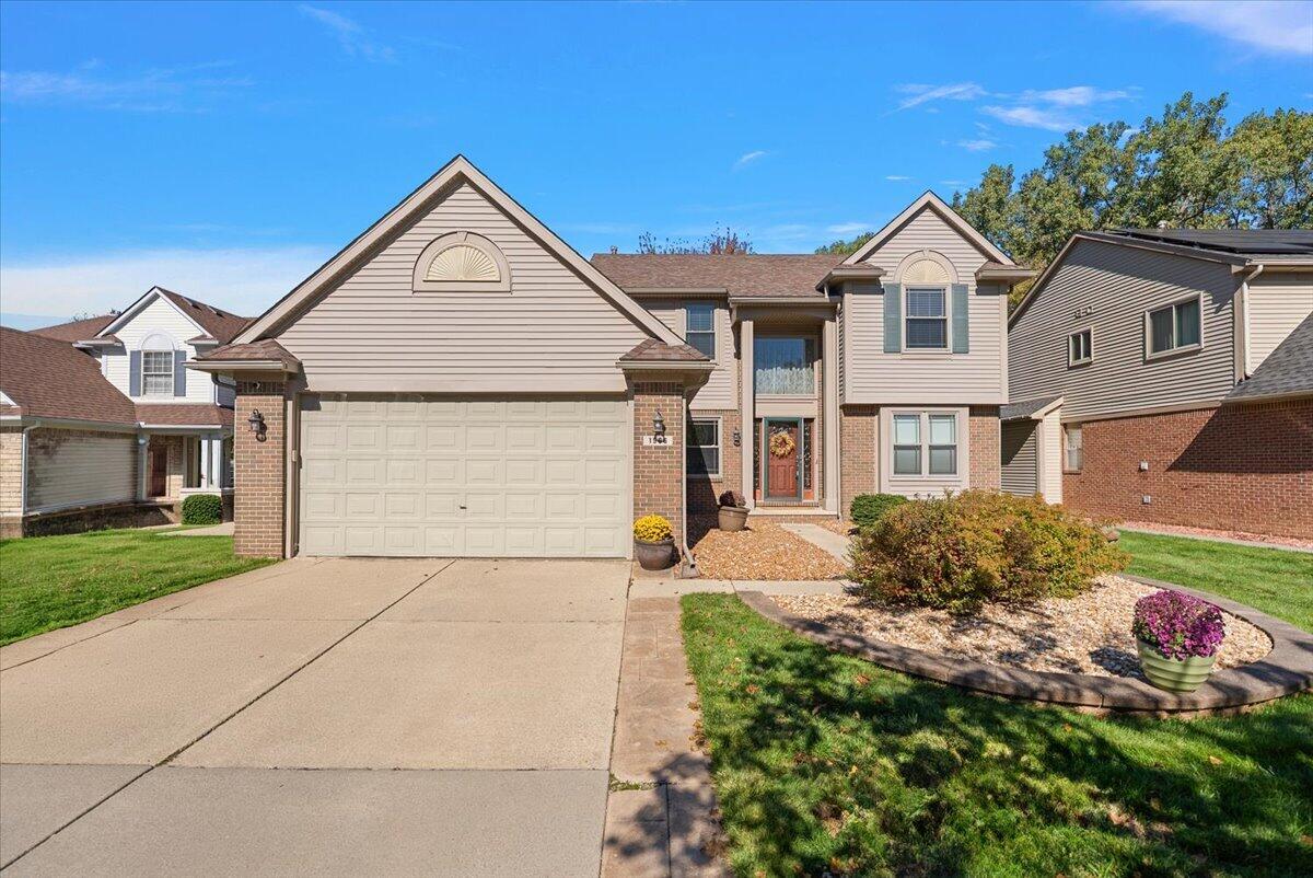 1566 Valentine Court — photo