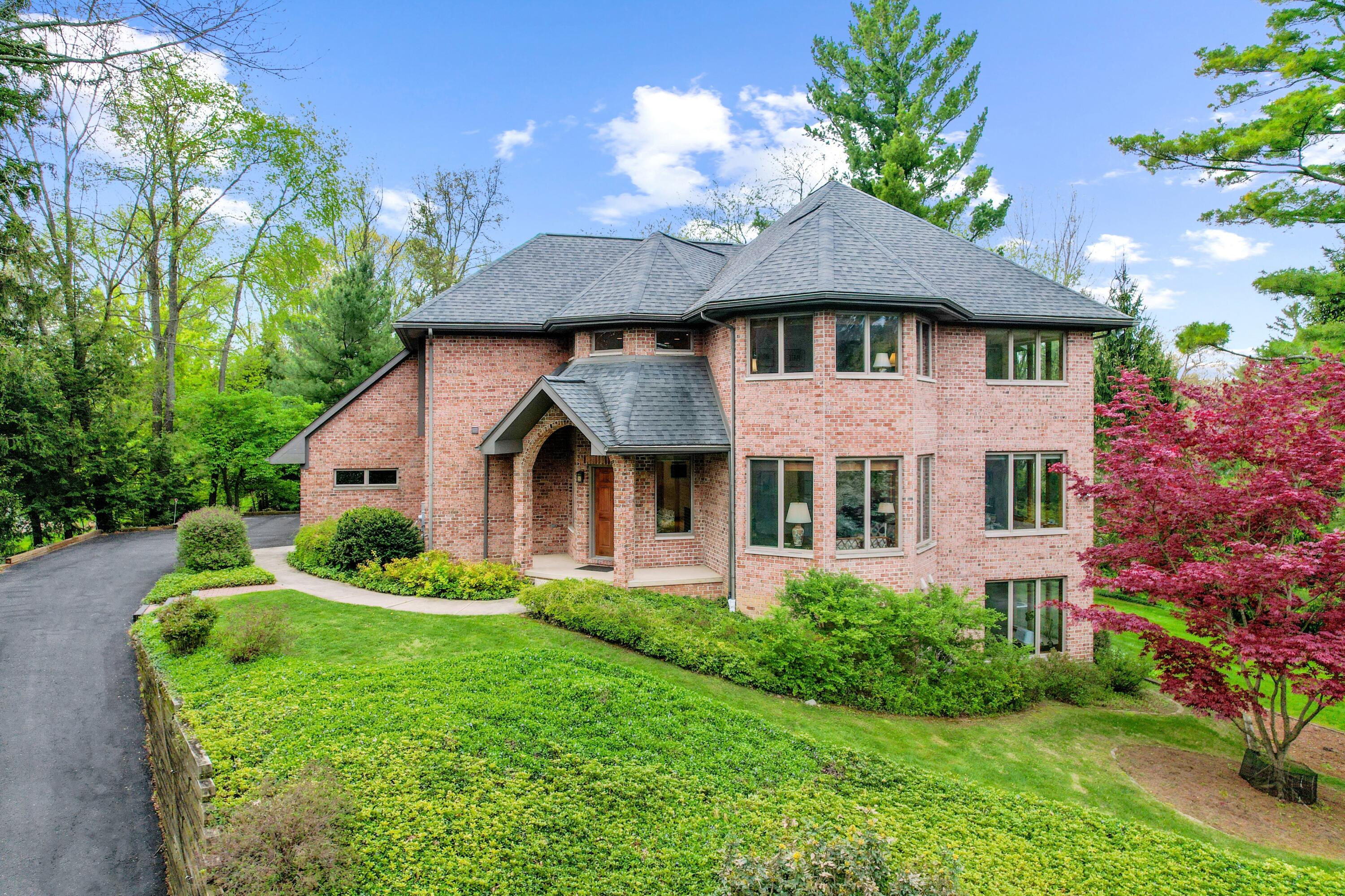 445 Huntington Drive — photo