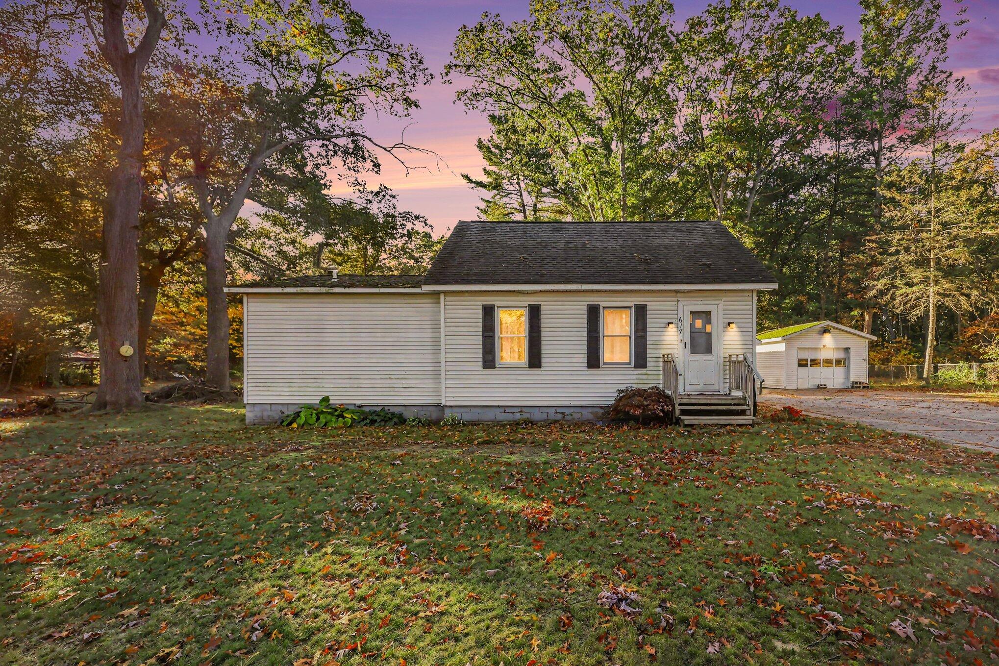617 W River Road — photo
