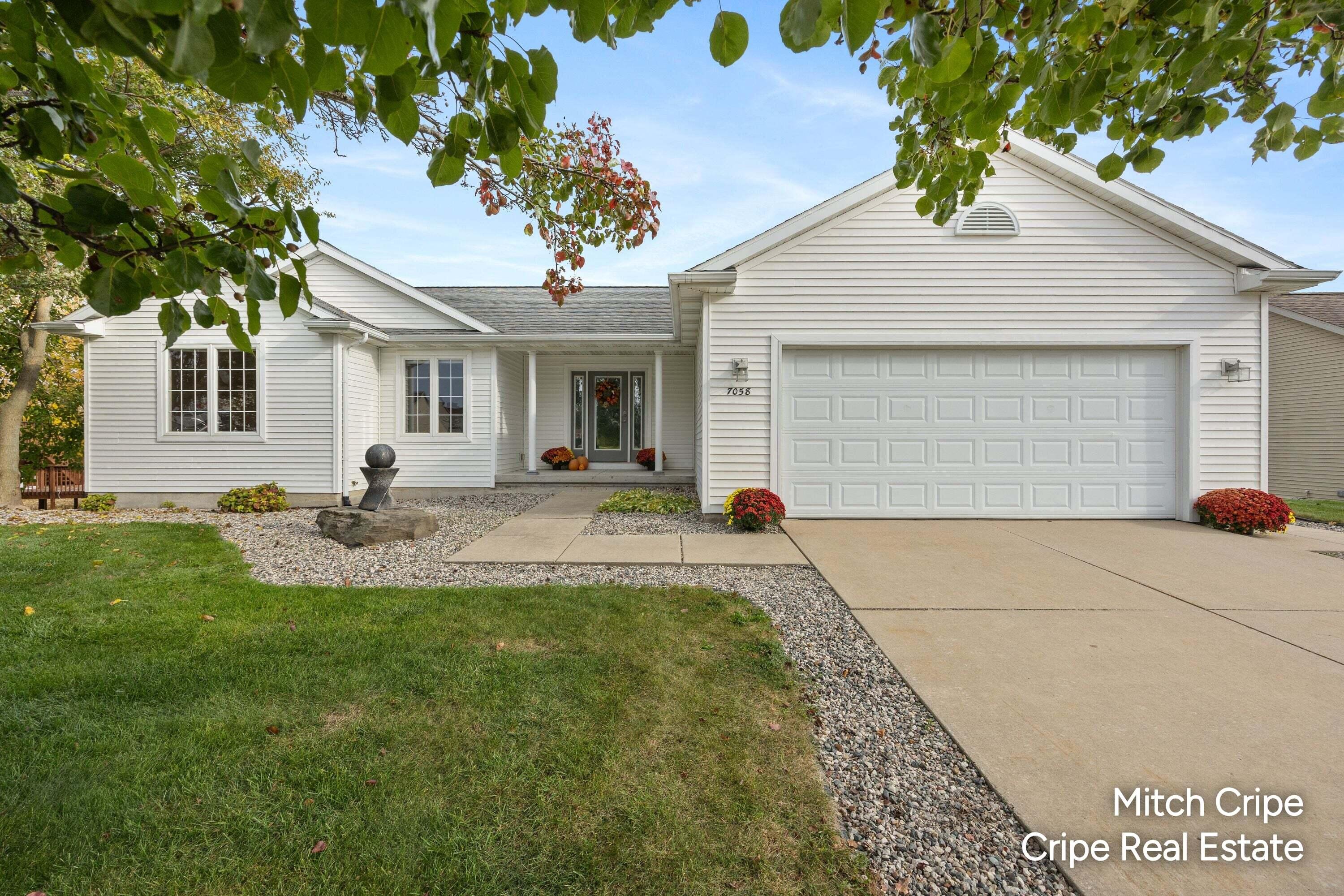 7058 Shady Knoll Drive SE — photo
