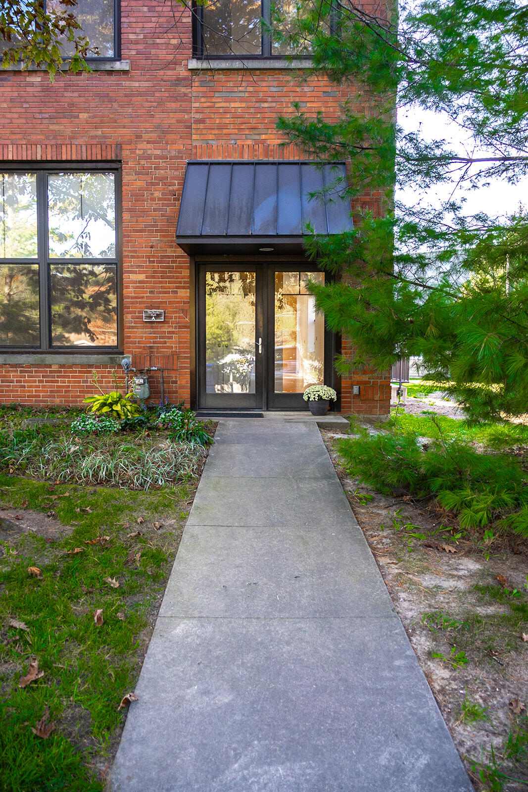 222 S Whittaker Street Unit a — photo