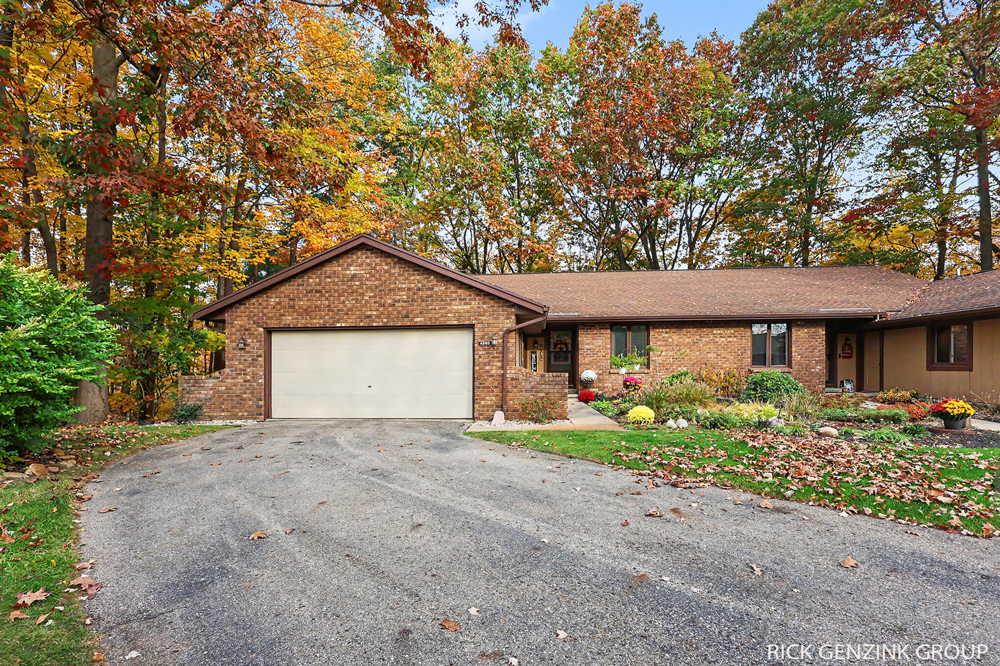 4685 Ottawa Creek Drive — photo