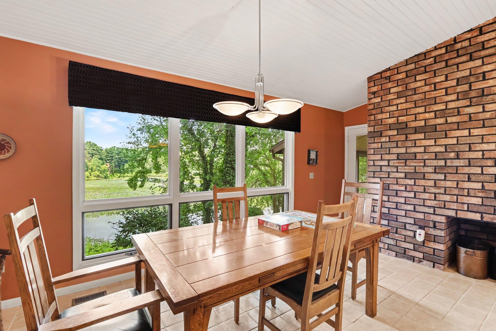 9808 Oak Forest Circle — photo