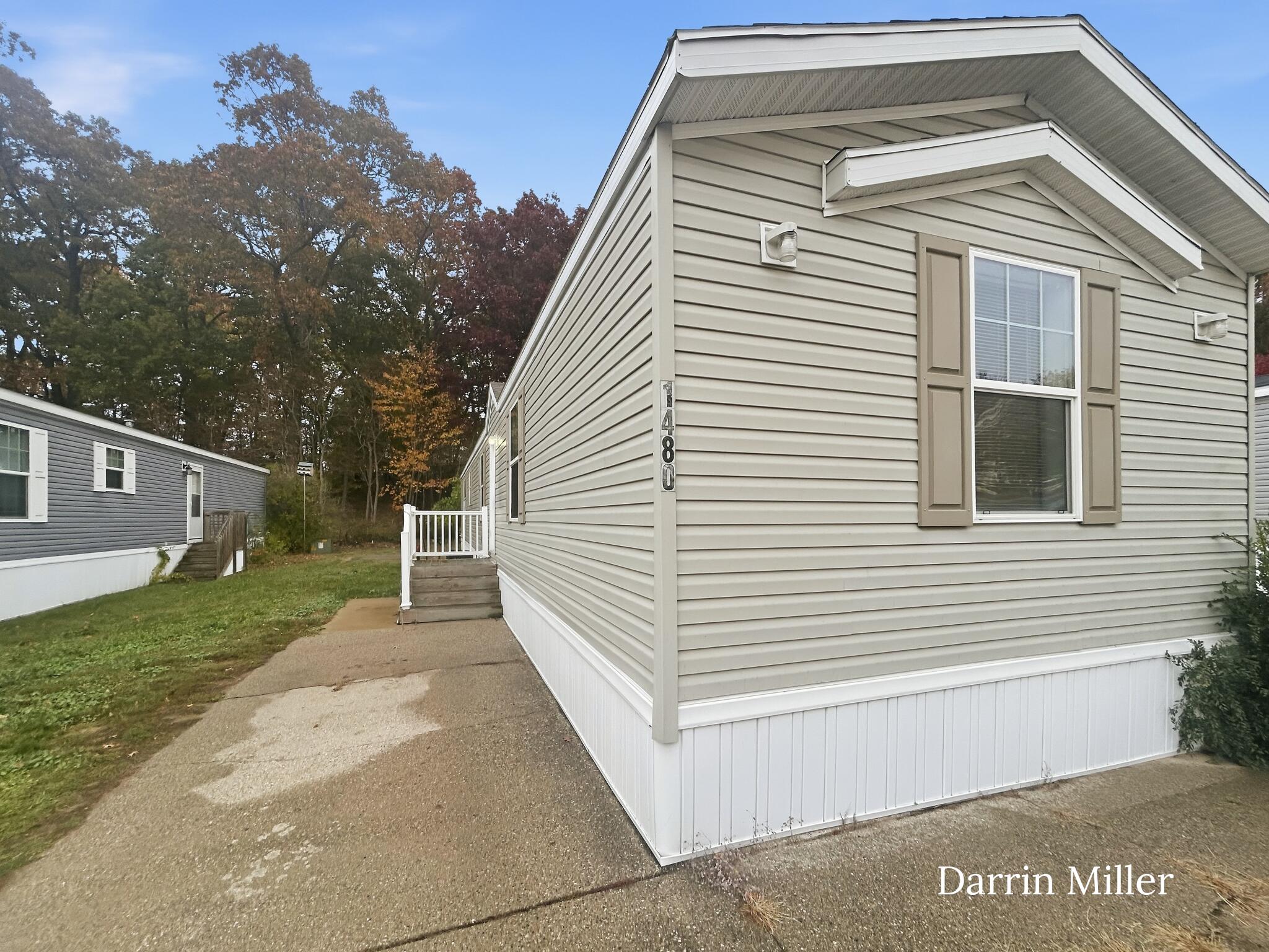 1480 Sarnia Street — photo