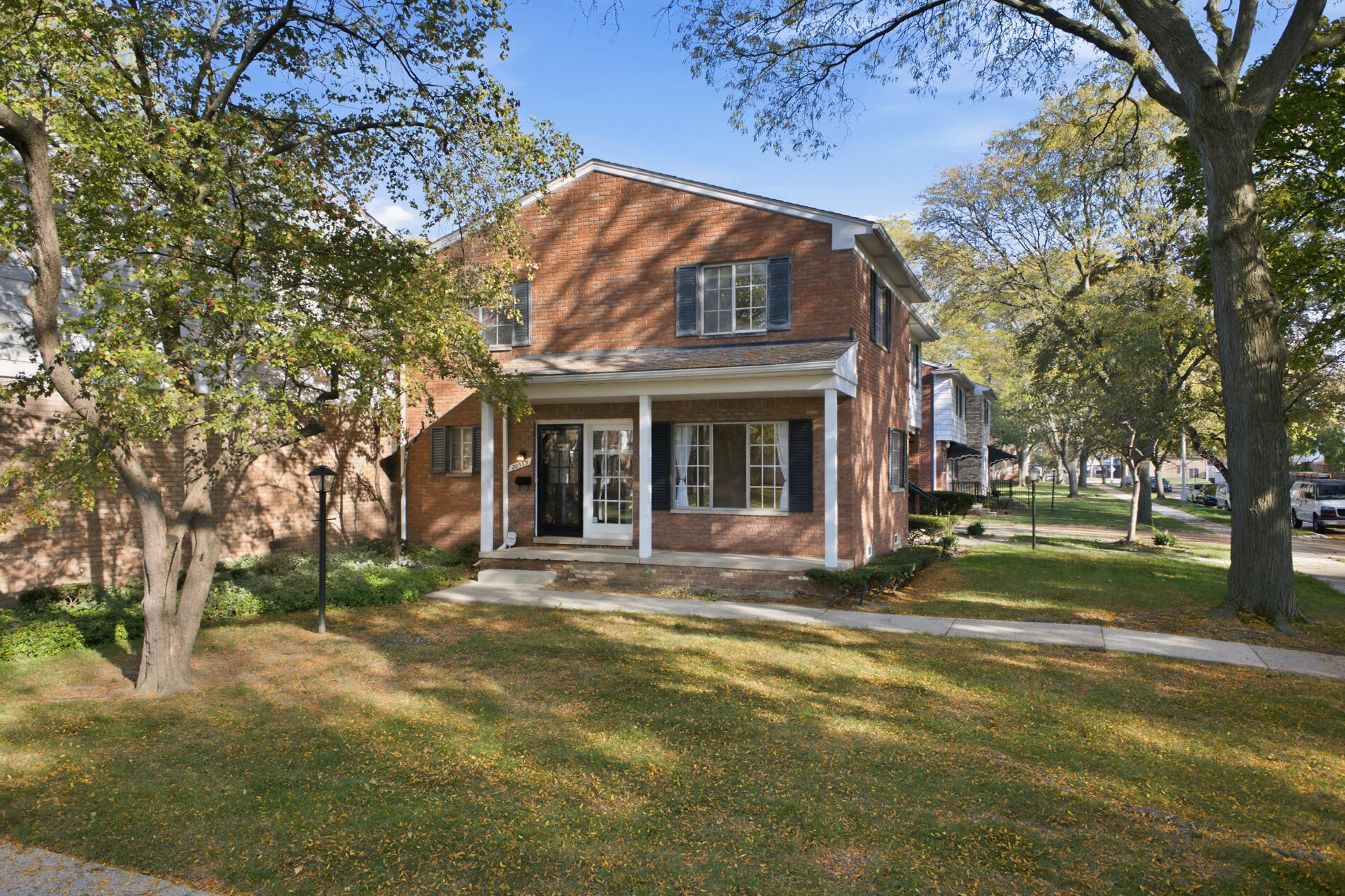 20565 Williamsburg Court — photo