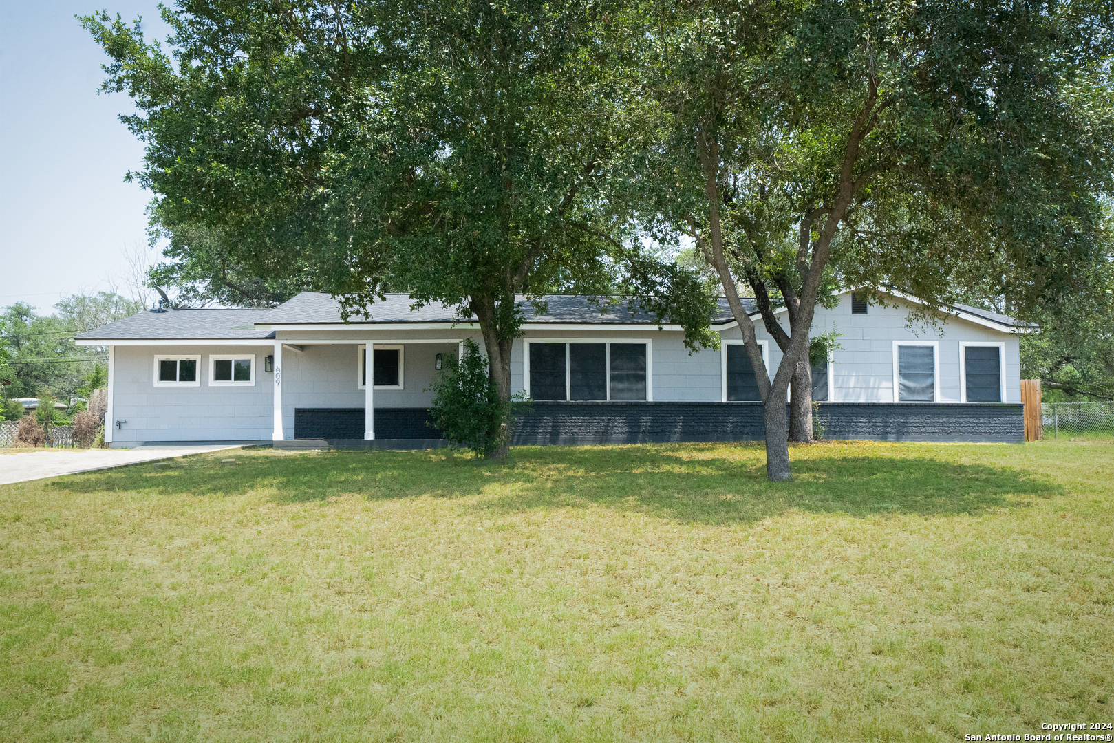 609 Hickory Highway — photo