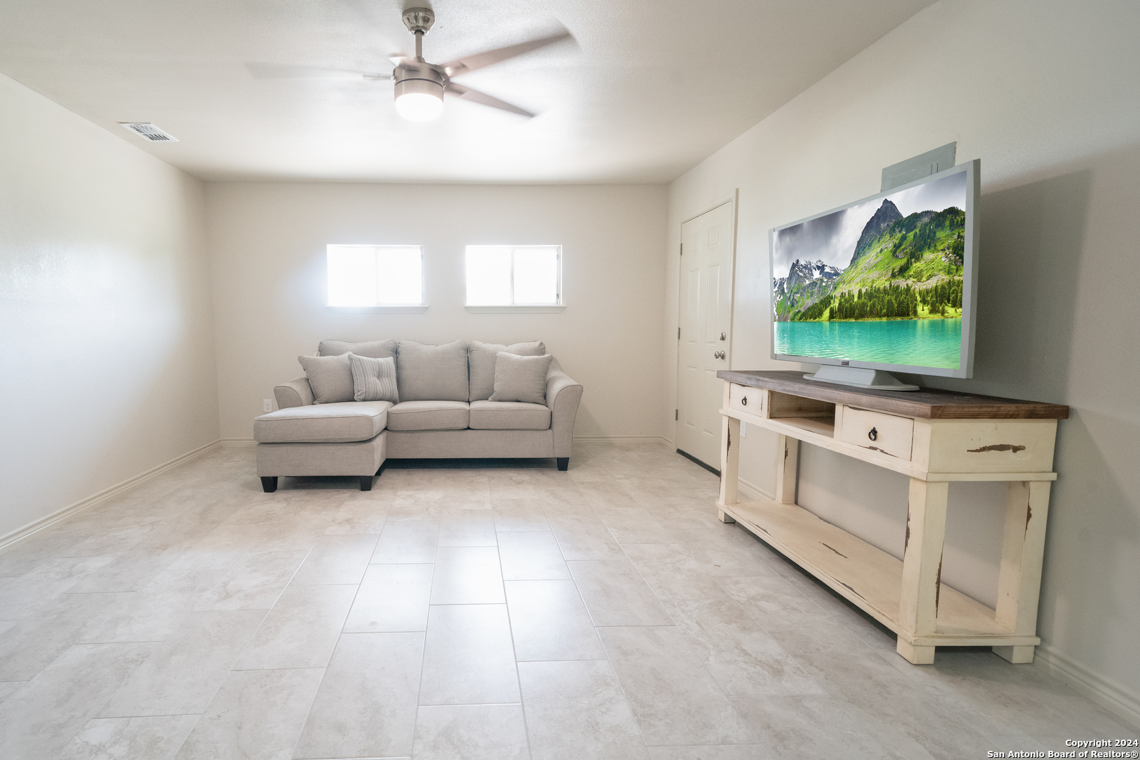 609 Hickory Highway, Devine, TX 78016 — photo 3