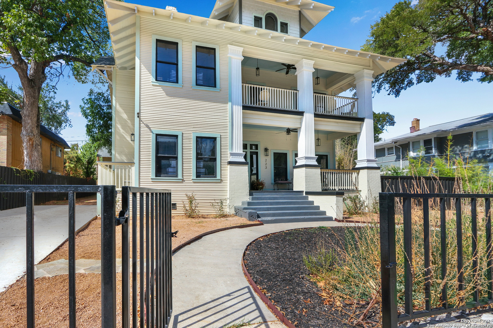 223 E Craig Place — photo