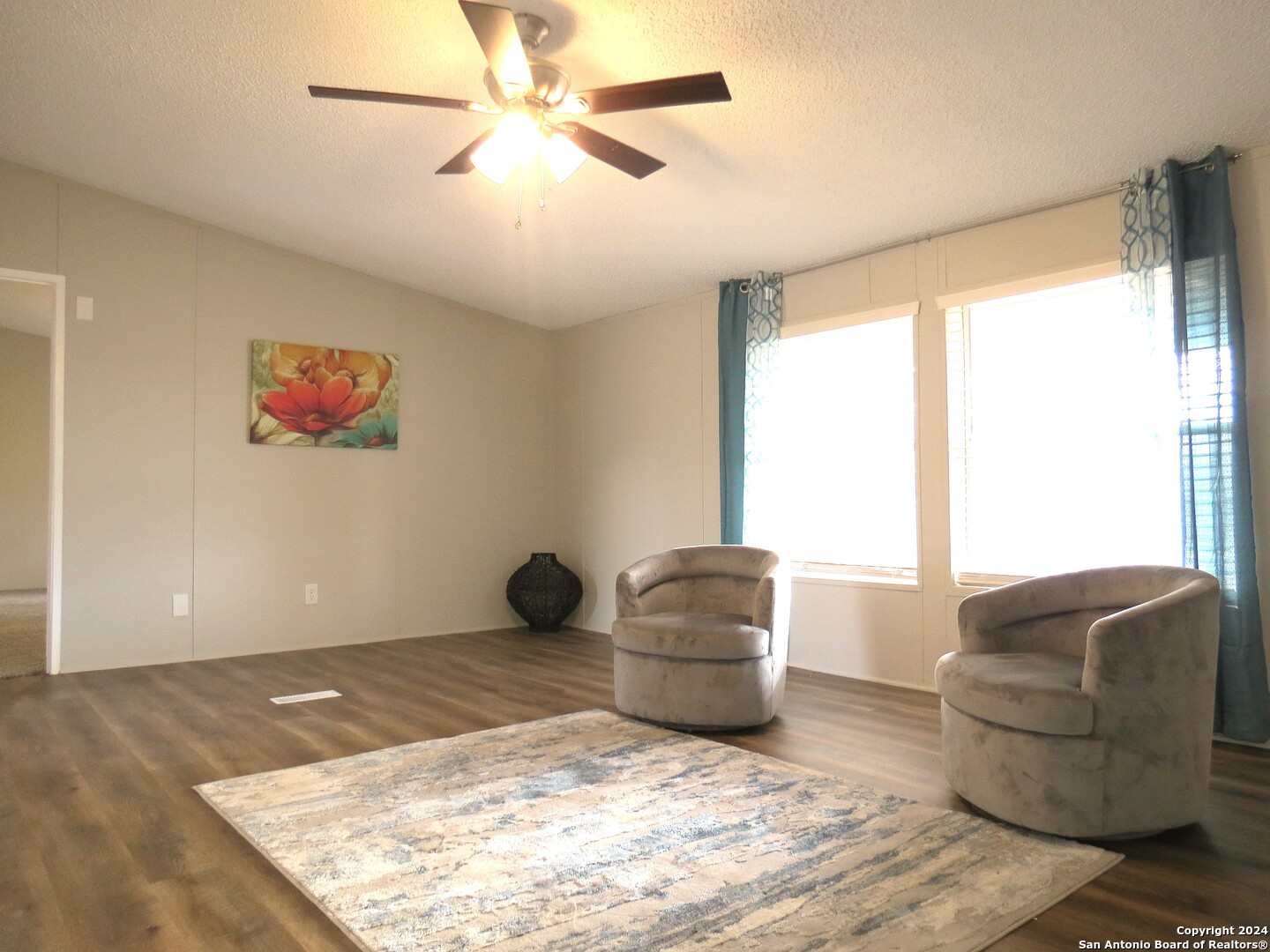 315 Loraine Drive, Devine, TX 78016 — photo 2