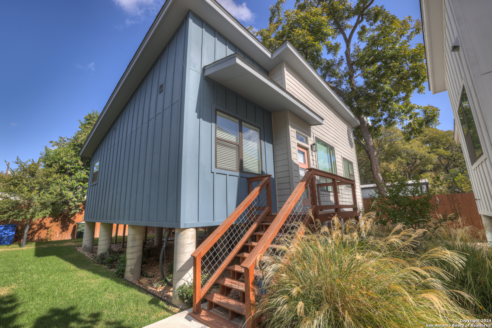 587 E Basel 4 — photo