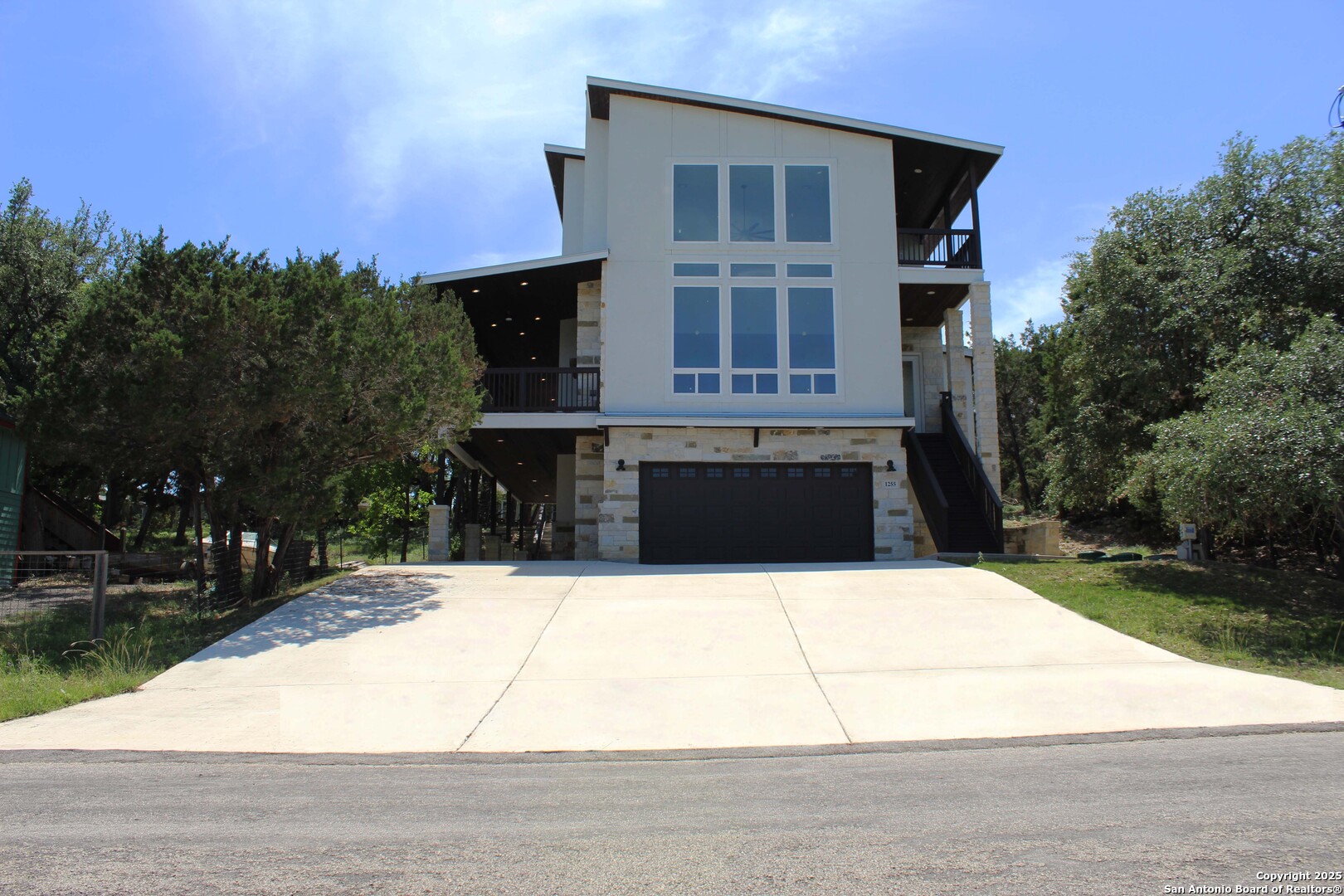 1255 Canyon Lake — photo