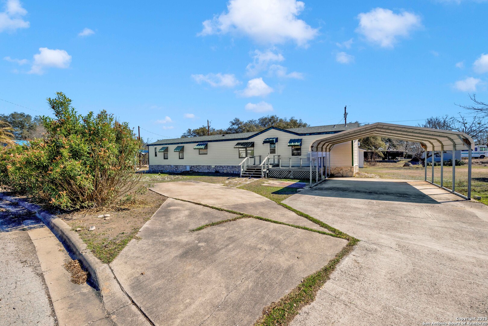 36 Retama — photo