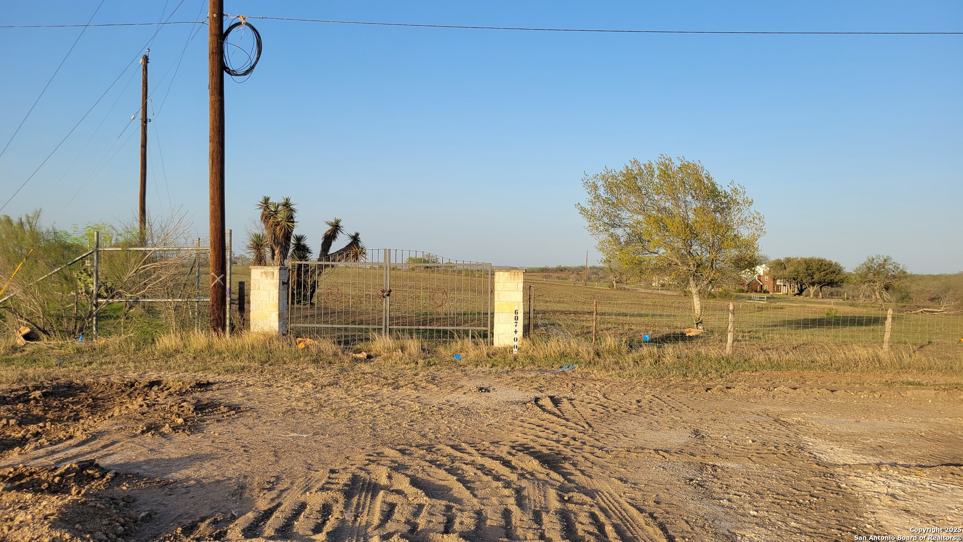 210 E Loop 1604 S, Adkins, TX 78101 — photo 2