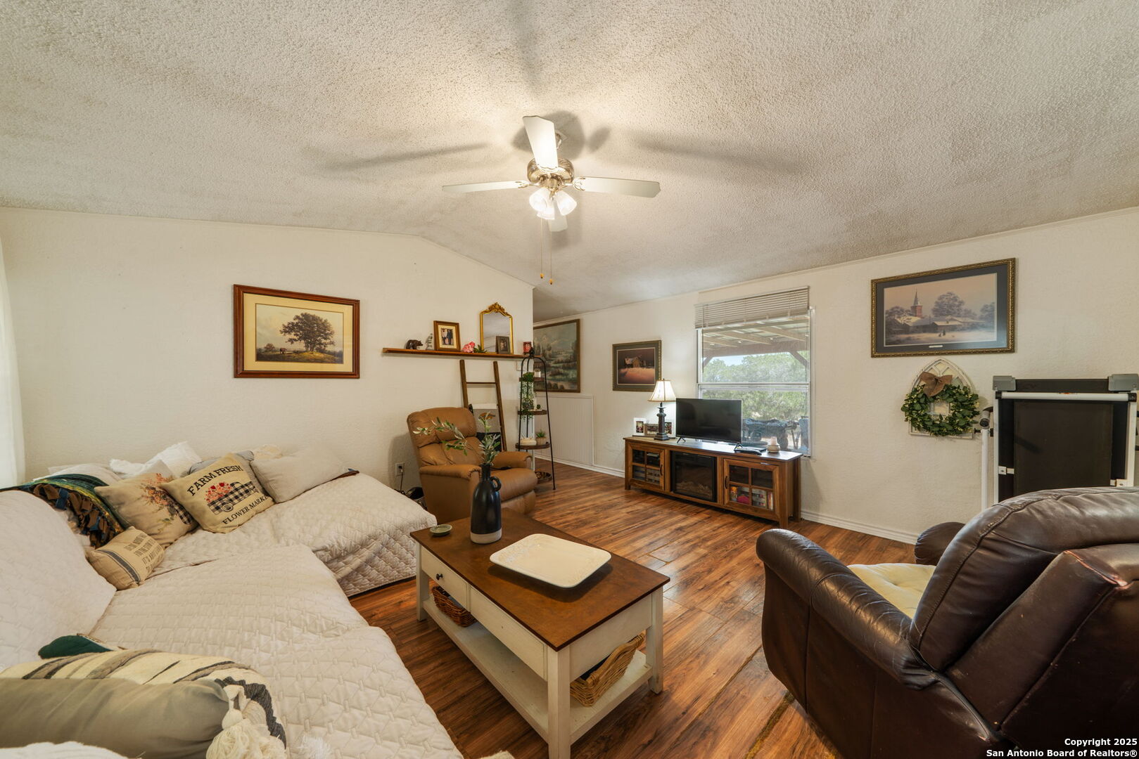 1128 Wright, Bandera, TX 78003 — photo 3