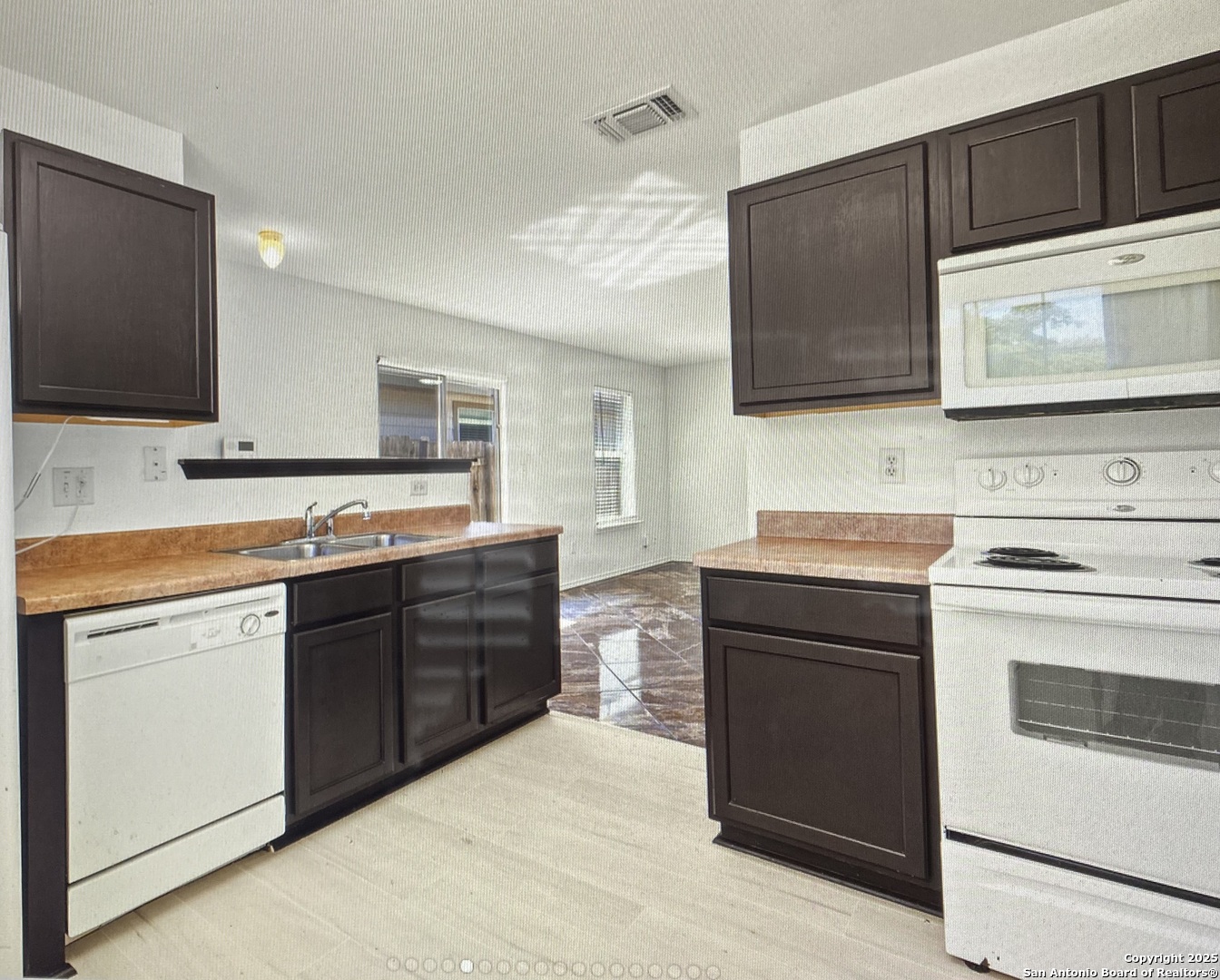 2414 Mission Court — photo