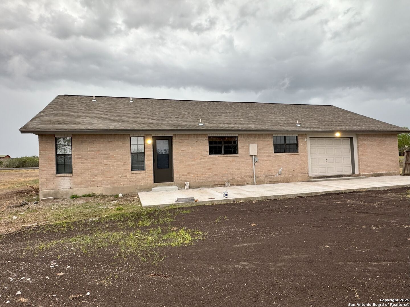136 Lakeview Trace, Three Rivers, TX 78071 — photo 2