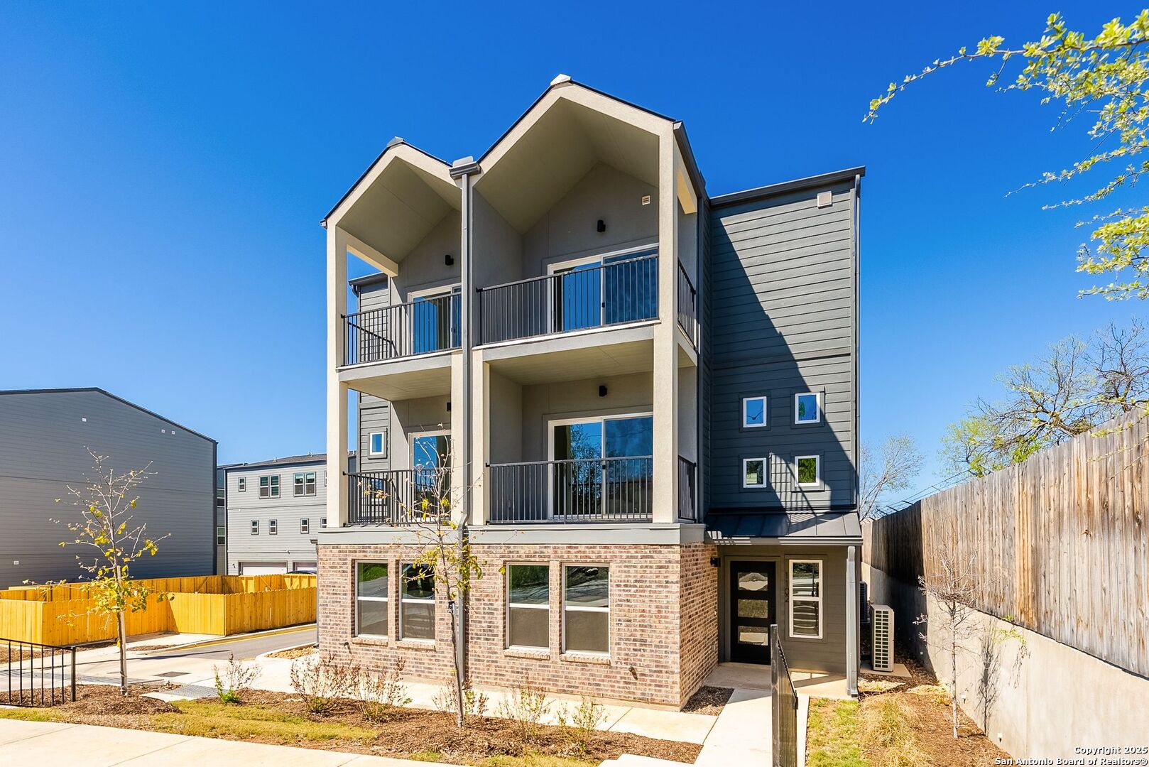 419 Ira #2101 Unit 2101 — photo
