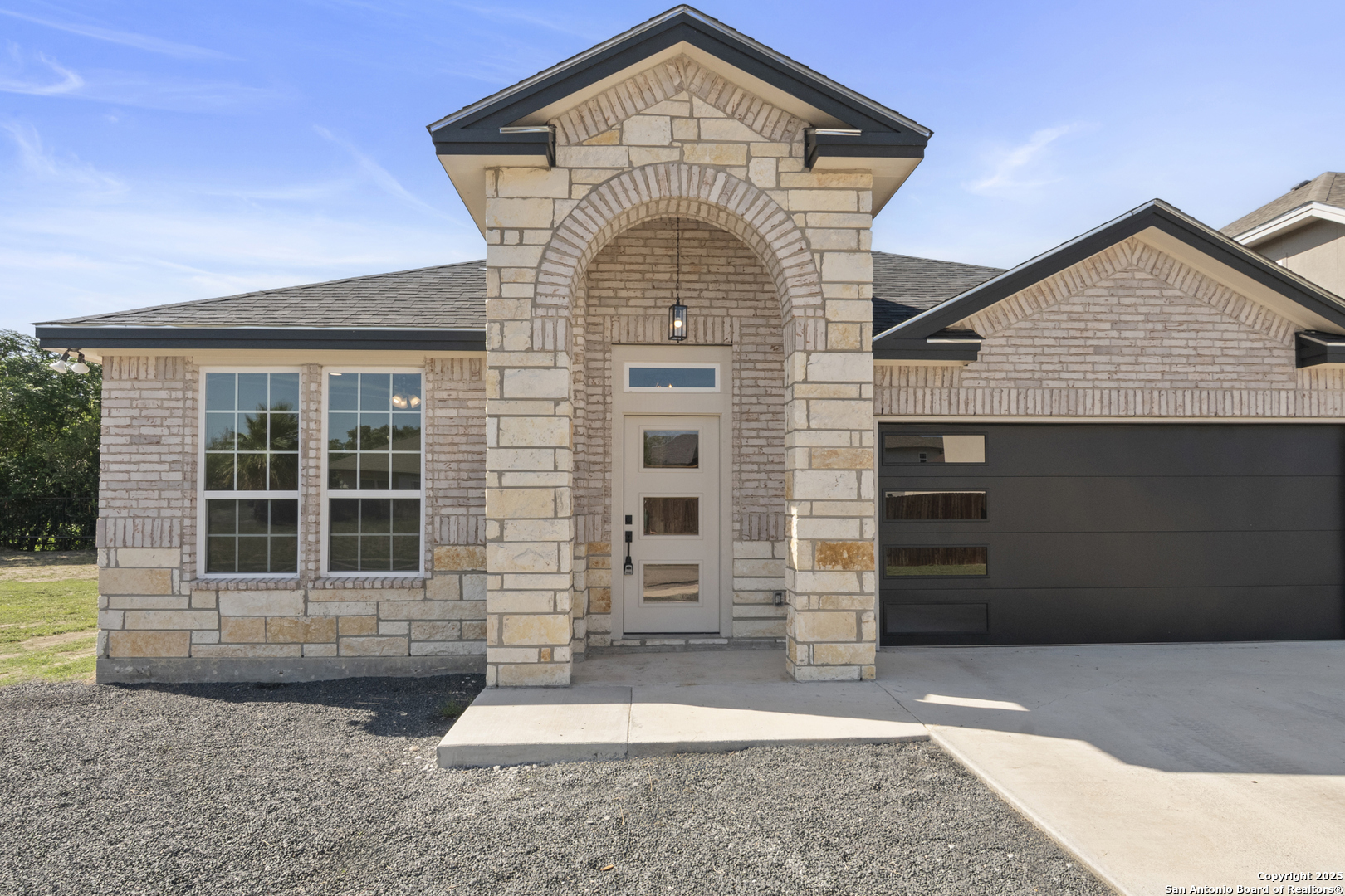 109 Sutton Place, Uvalde, TX 78801 — photo 2