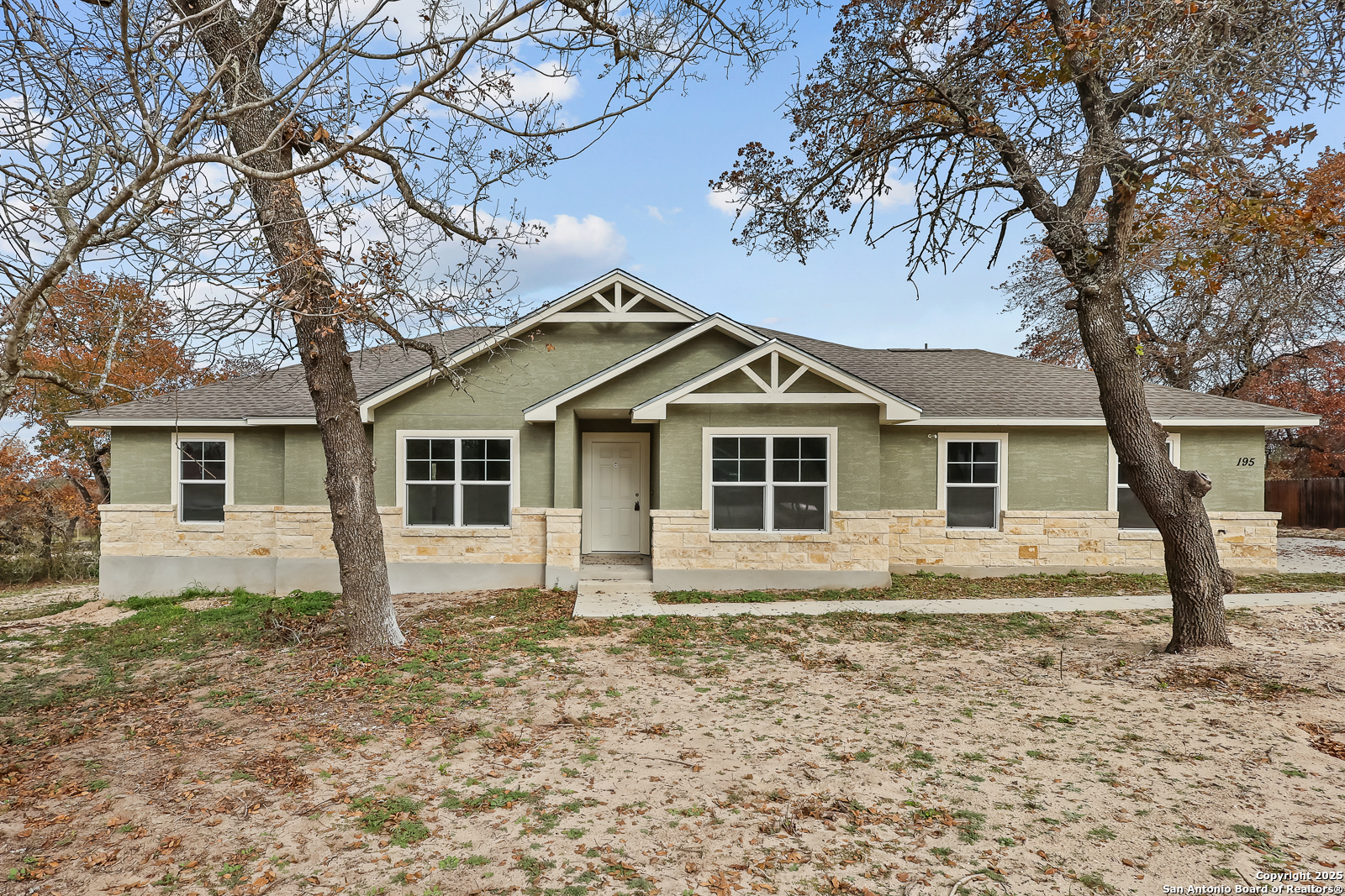 195 Log Cabin — photo
