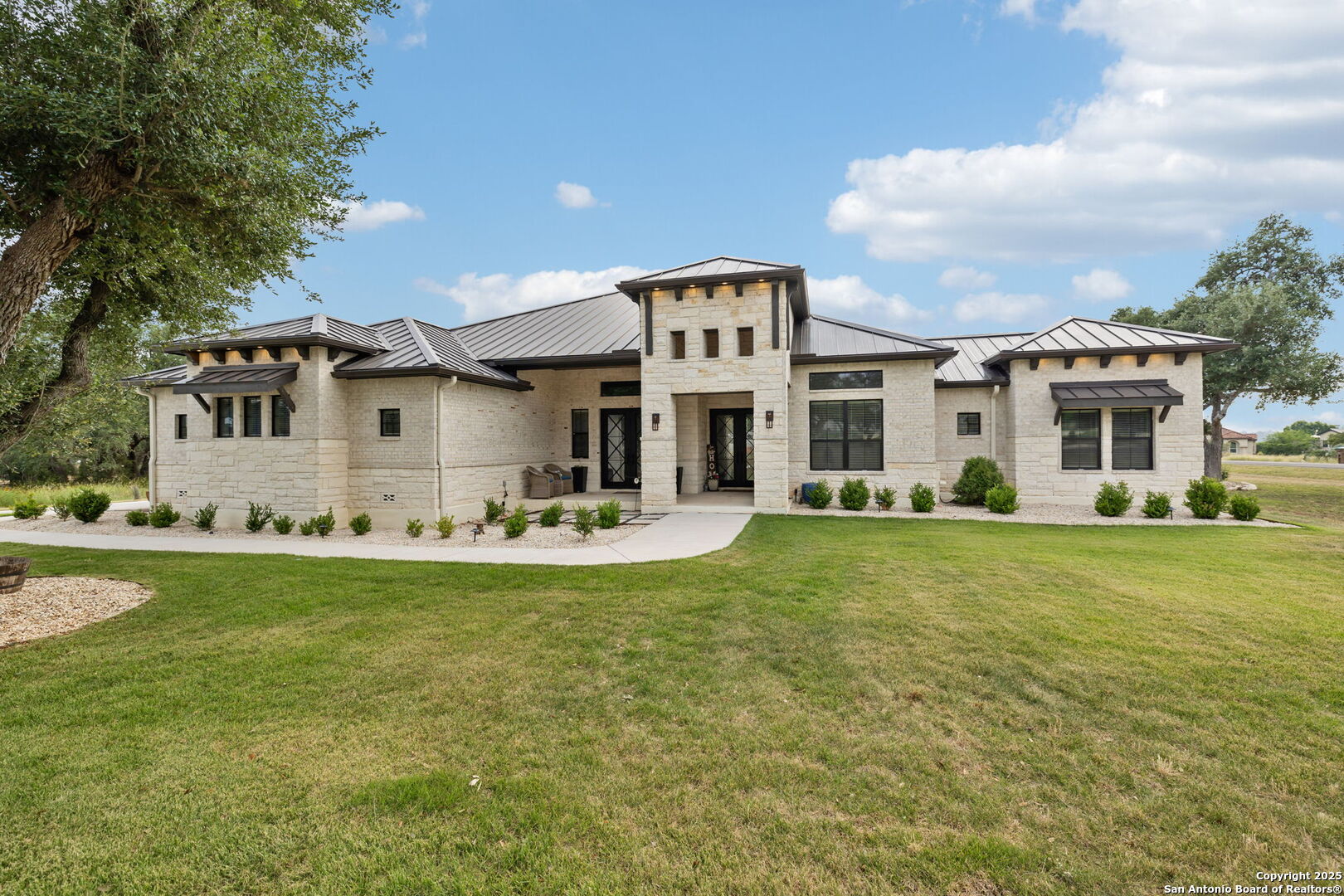 406 Arthur Court — photo