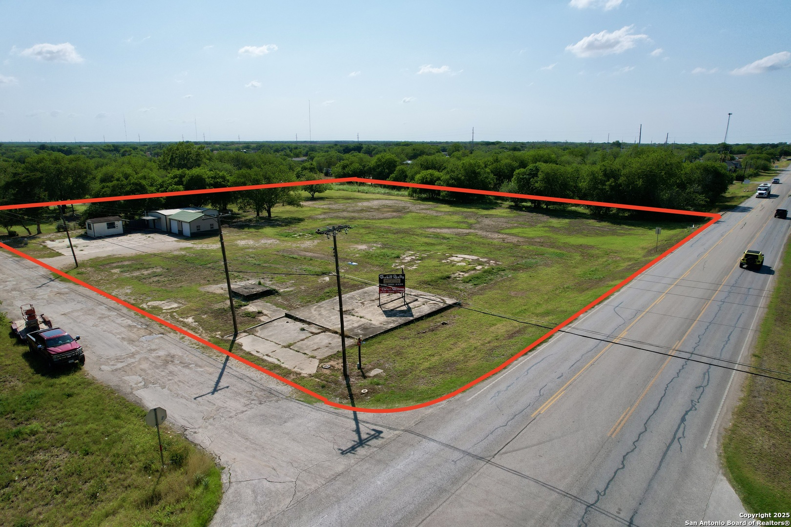 613 Maple, Jourdanton, TX 78026 — photo 2