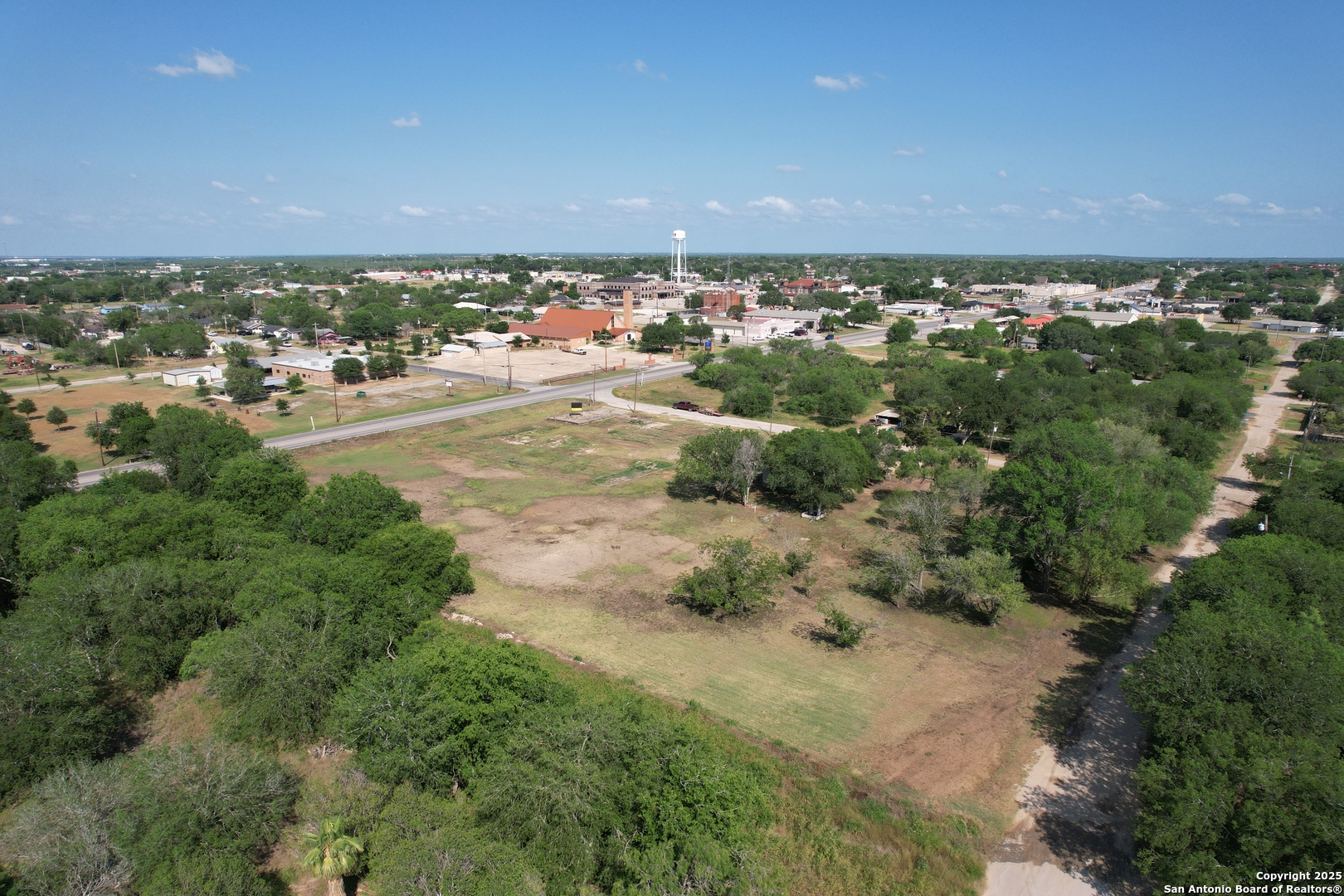 613 Maple, Jourdanton, TX 78026 — photo 3