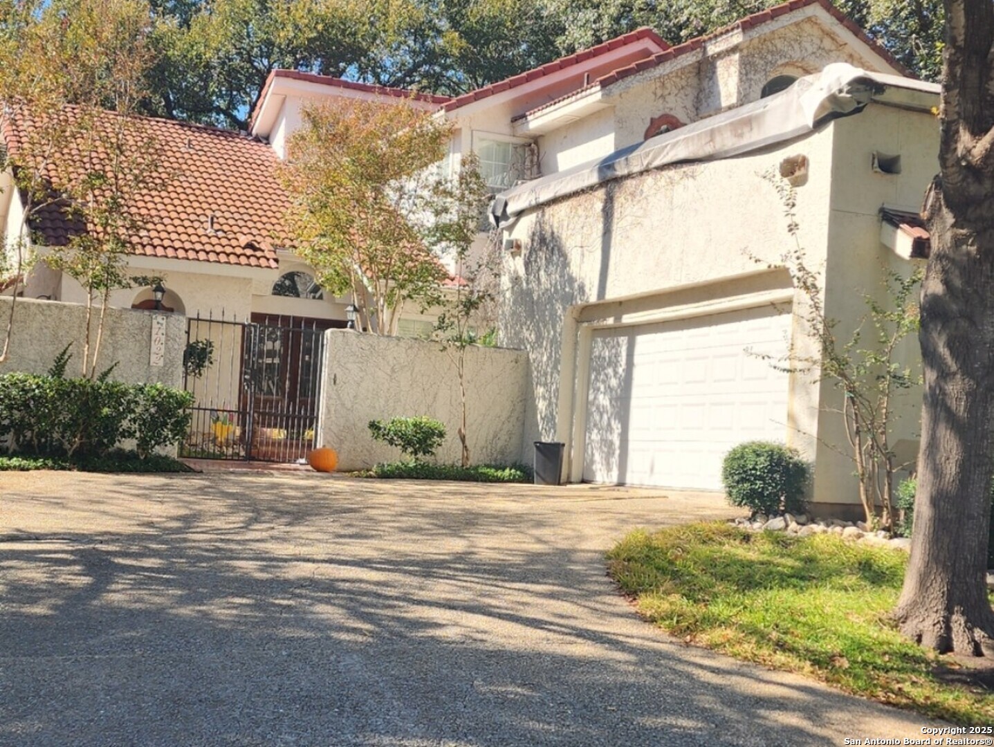 1022 River Glen W — photo