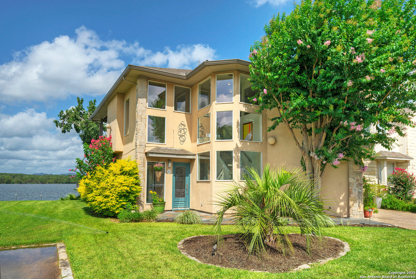204 N Waterway Drive — photo