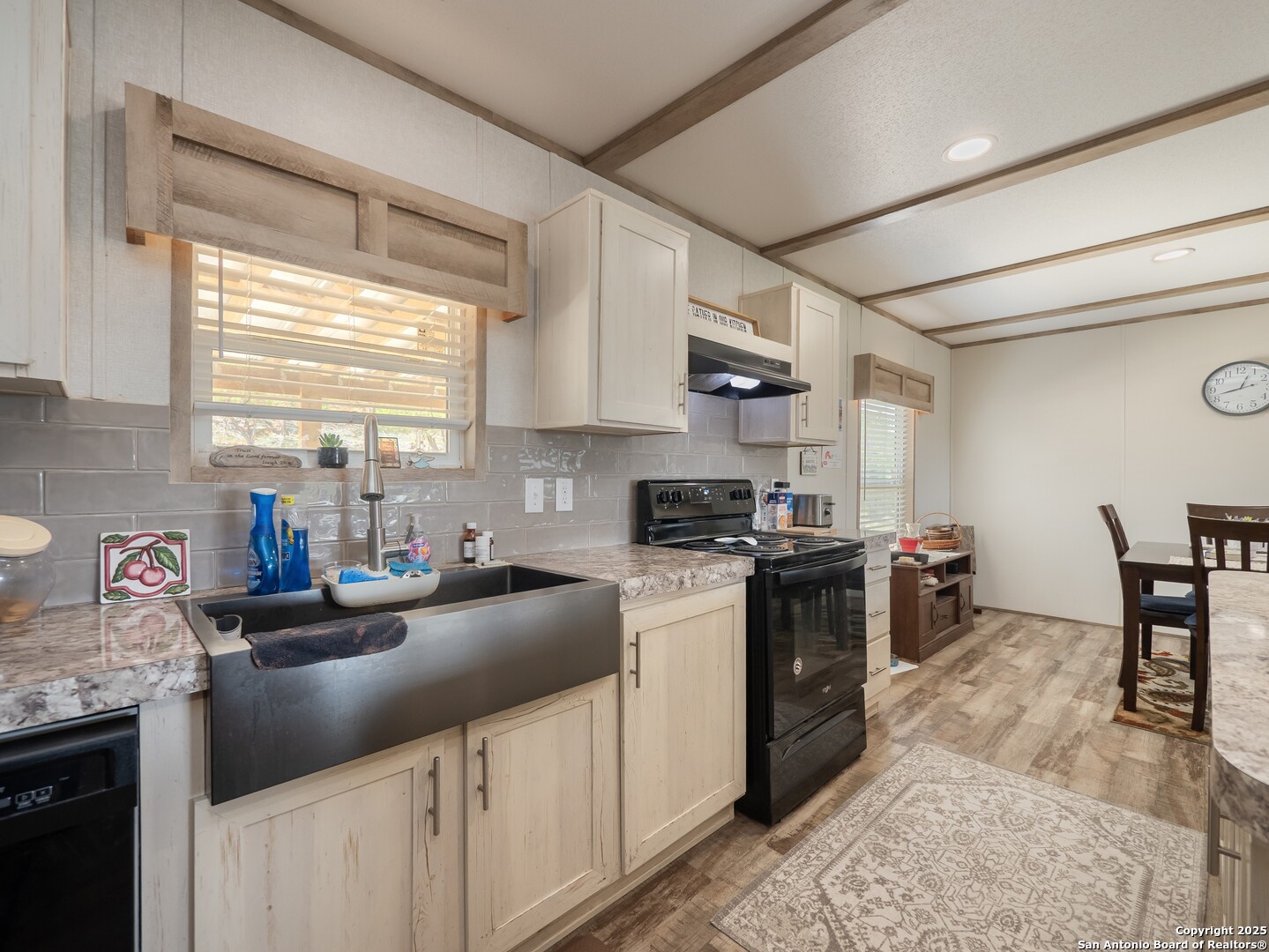 385 Ridge Trail, Bandera, TX 78003 — photo 3