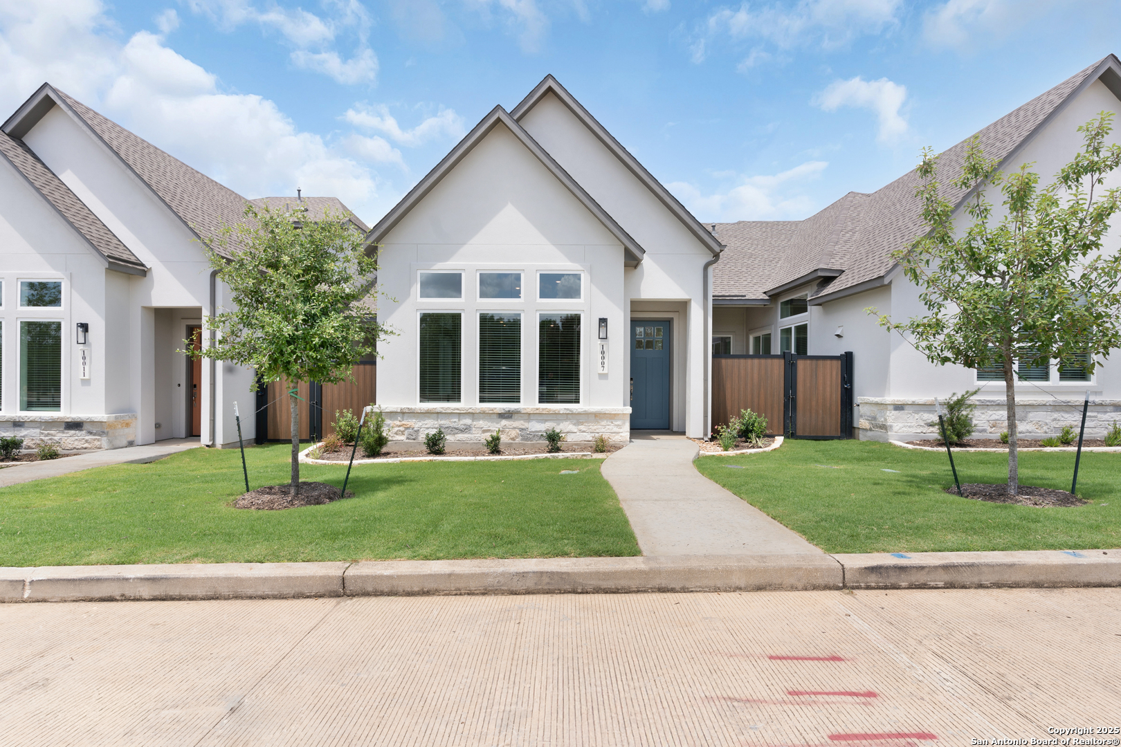 10031 University Way 8 — photo