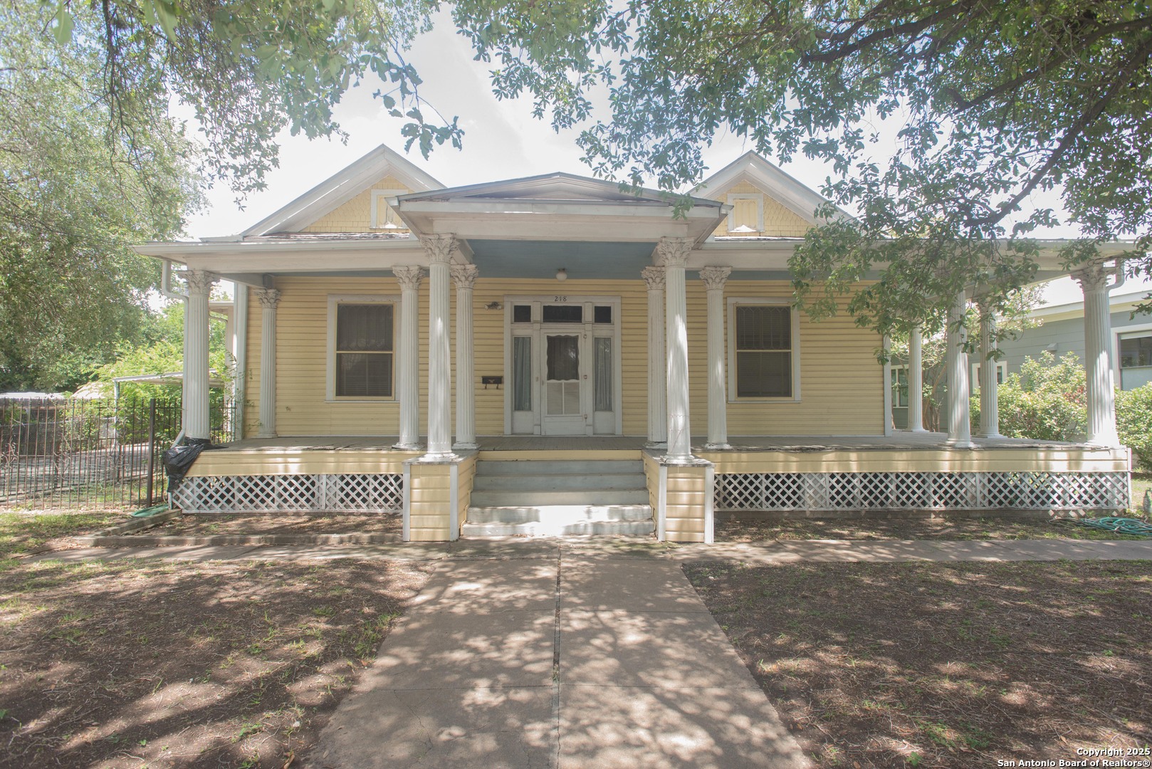 218 Cedar — photo