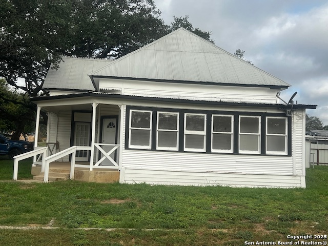 308 W Coker, Devine, TX 78016 — photo 2