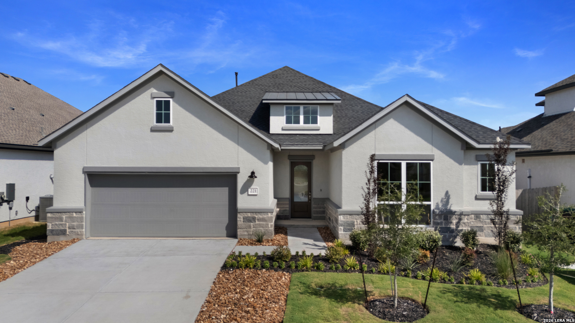 221 Grand Legacy — photo