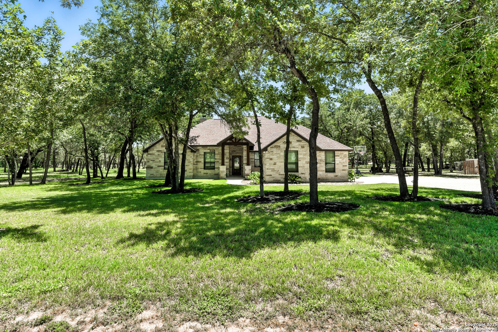 309 Hickory Trail — photo