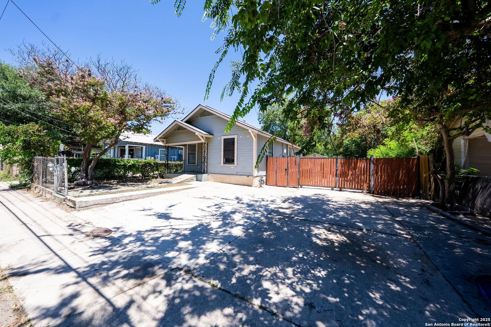 2611 Martin — photo