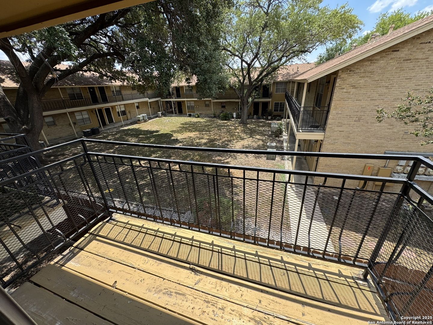 923 Vance Jackson 1406 — photo