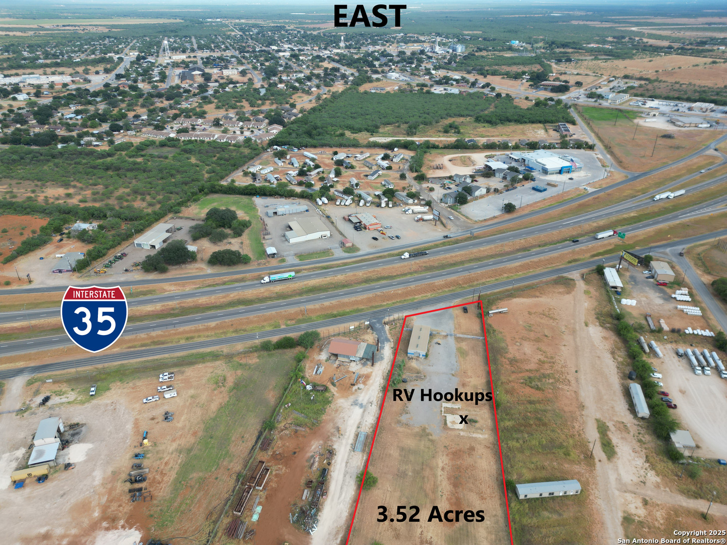 16776 S IH 35 — photo