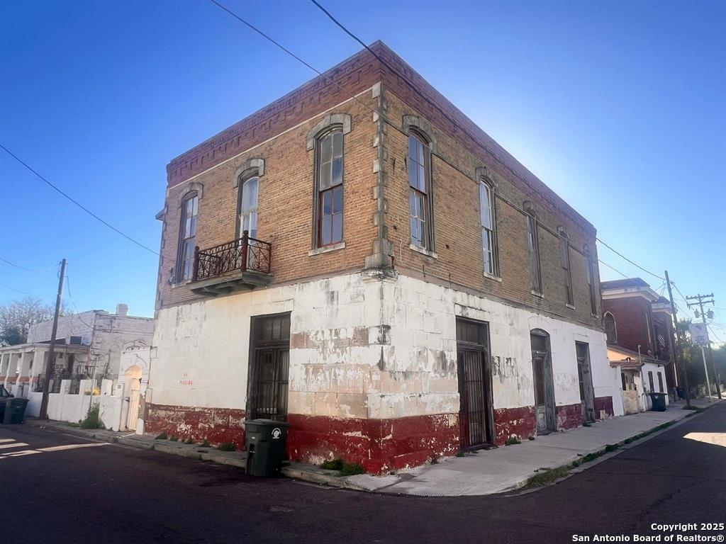 520 Davis Avenue B — photo