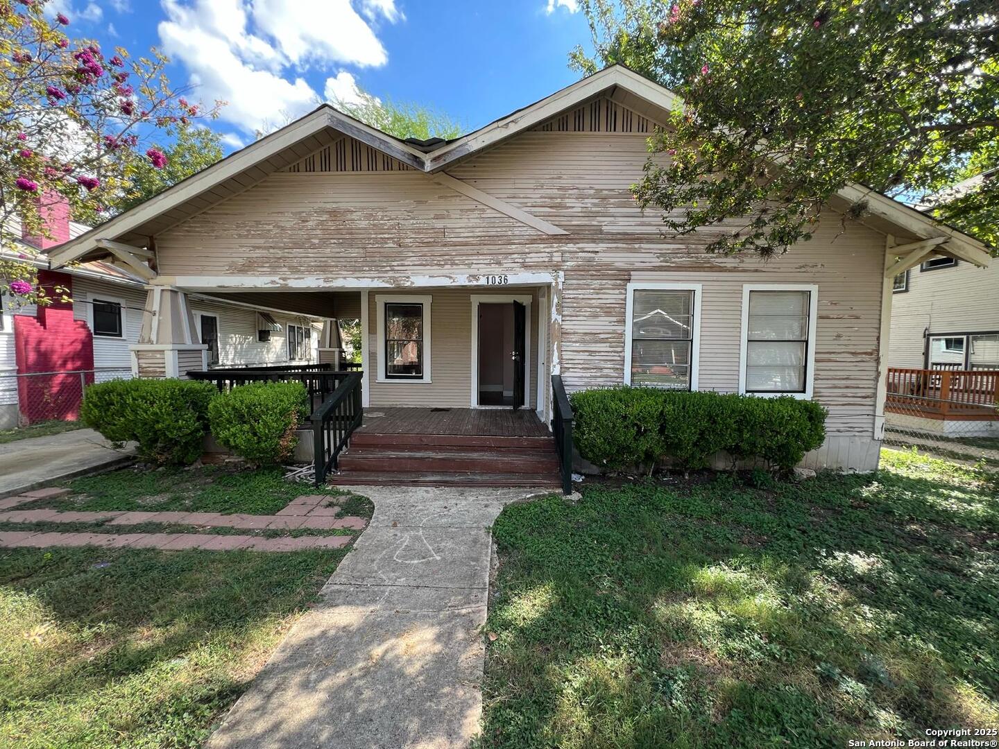 1036 Hammond — photo
