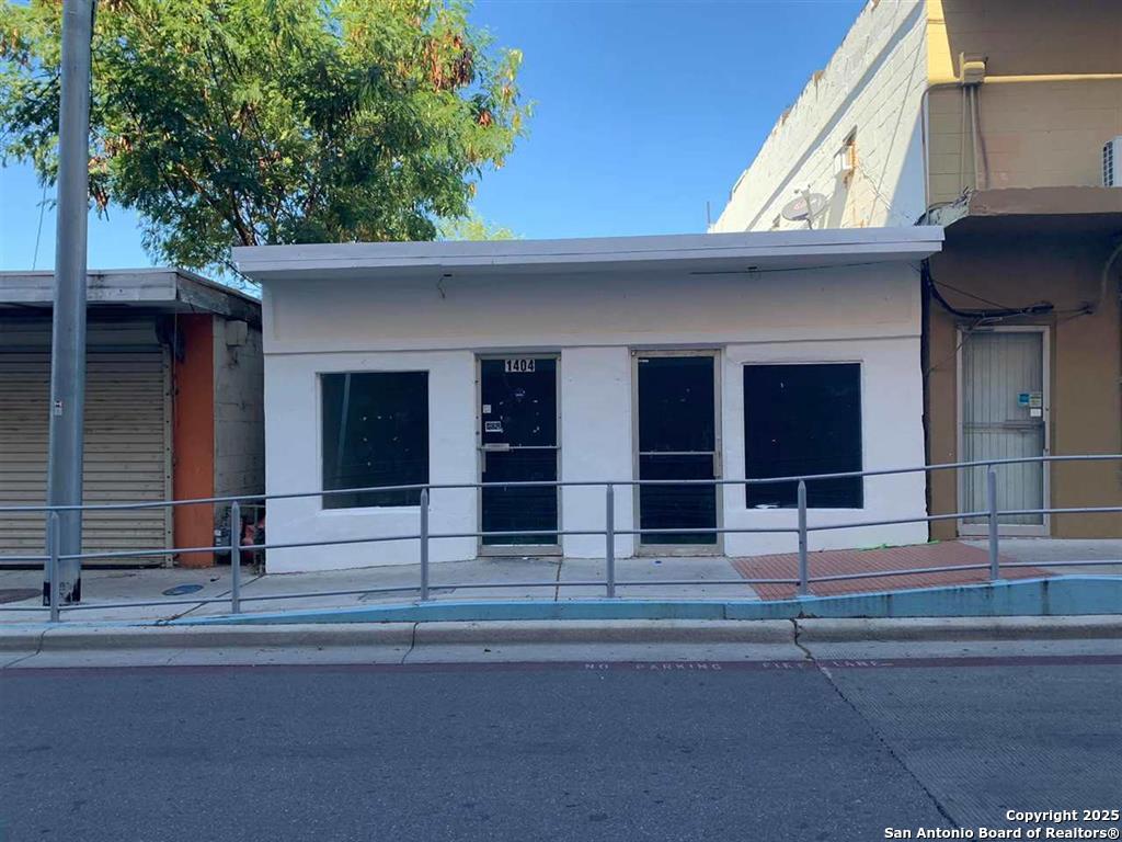 1404 Zaragoza Street — photo