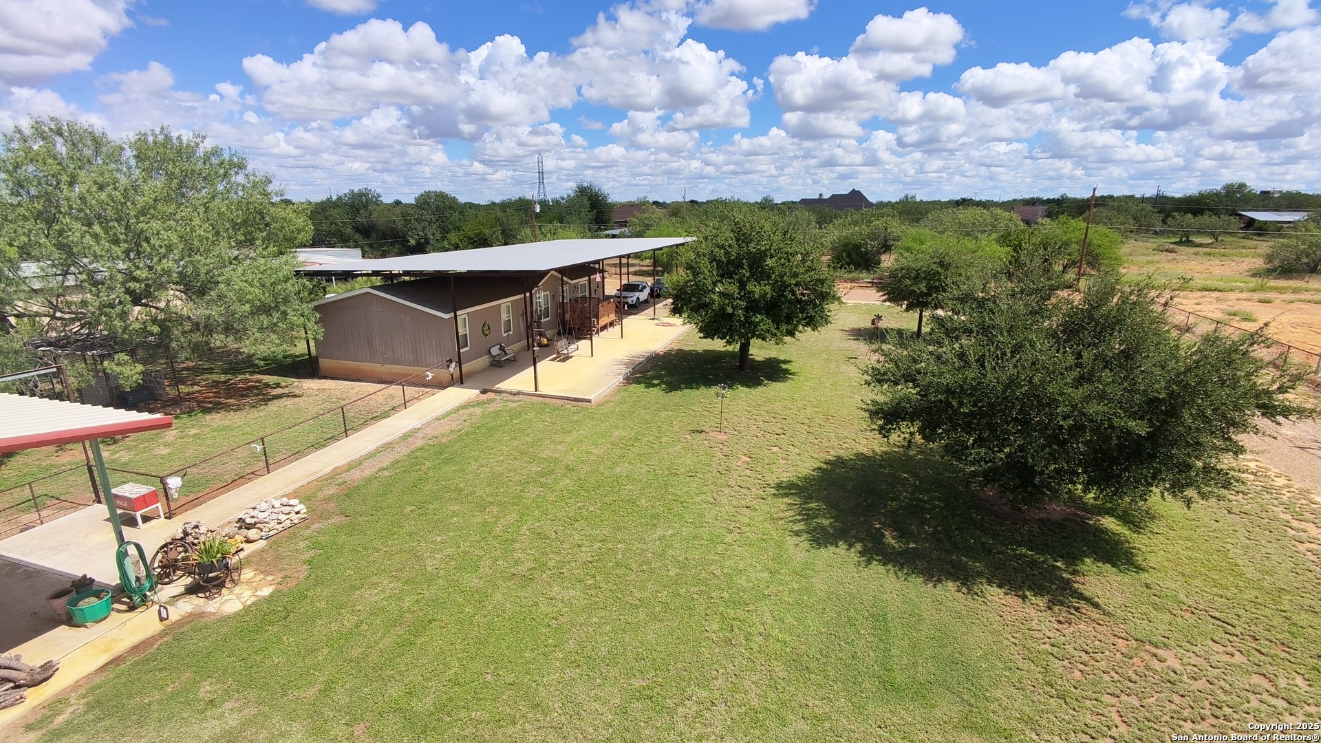 386 W FM 468 — photo