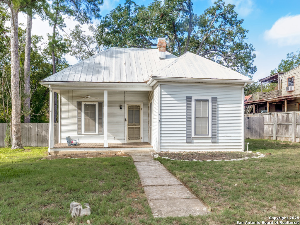 413 E College Street — photo