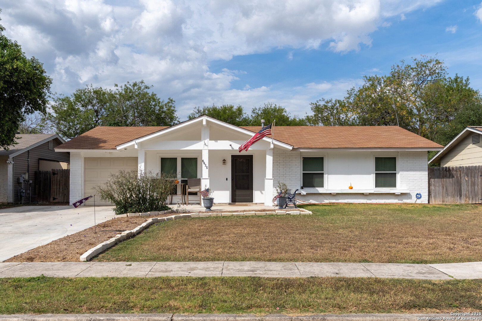 6635 Spring Hollow — photo
